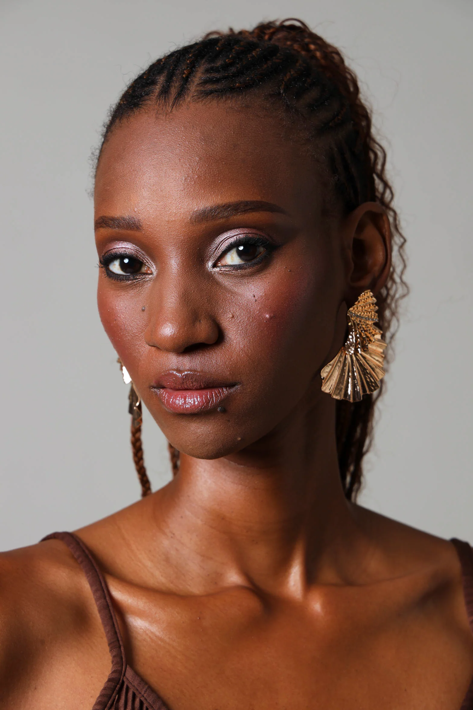 Embelished Fan Earring - Gold - Image 2
