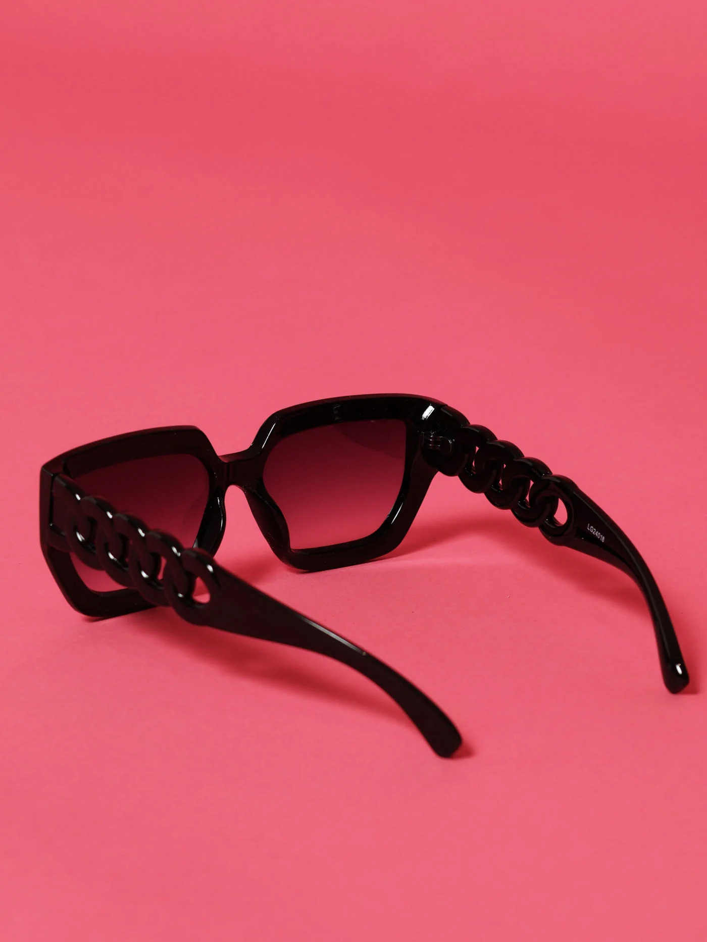 Embossed Chain Detail Temple Sunglasses - Black - Image 3