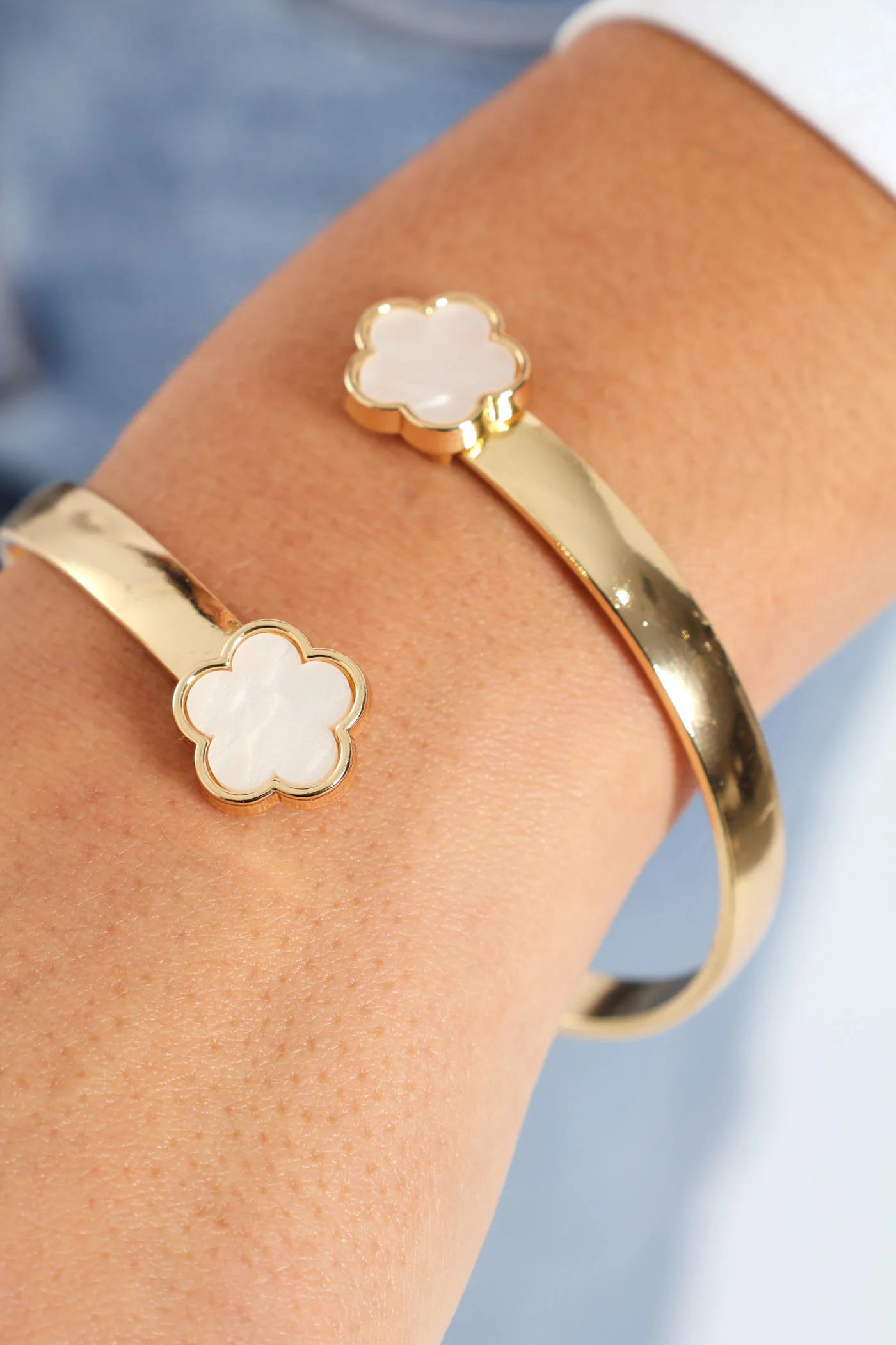 Epoxy Flower Bangle - Gold