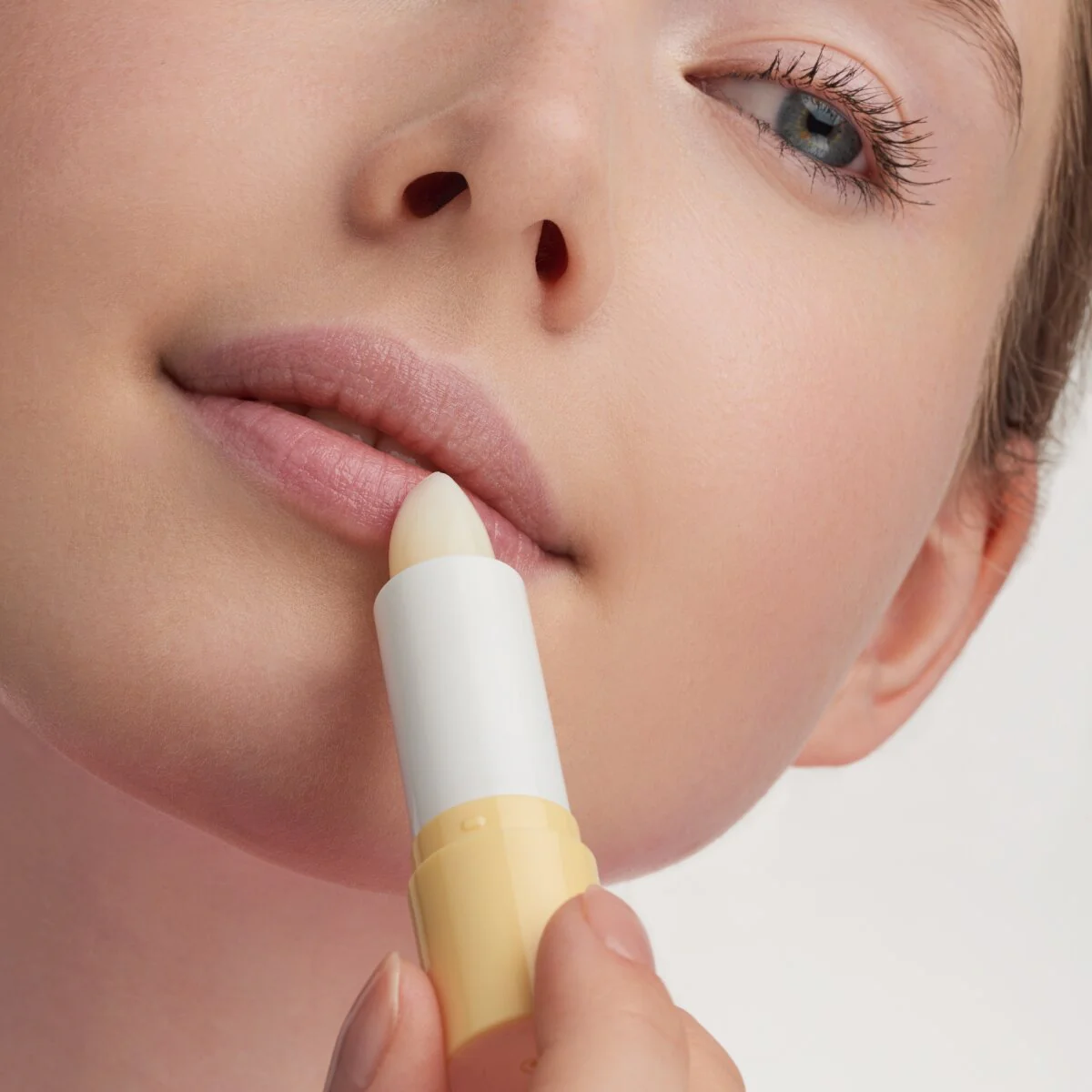 Essence Lip Care Hydra Oil Core Balm - Image 4