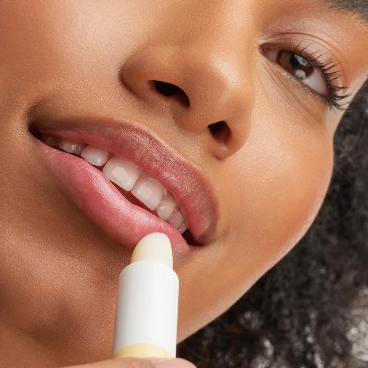 Essence Lip Care Hydra Oil Core Balm - Image 5