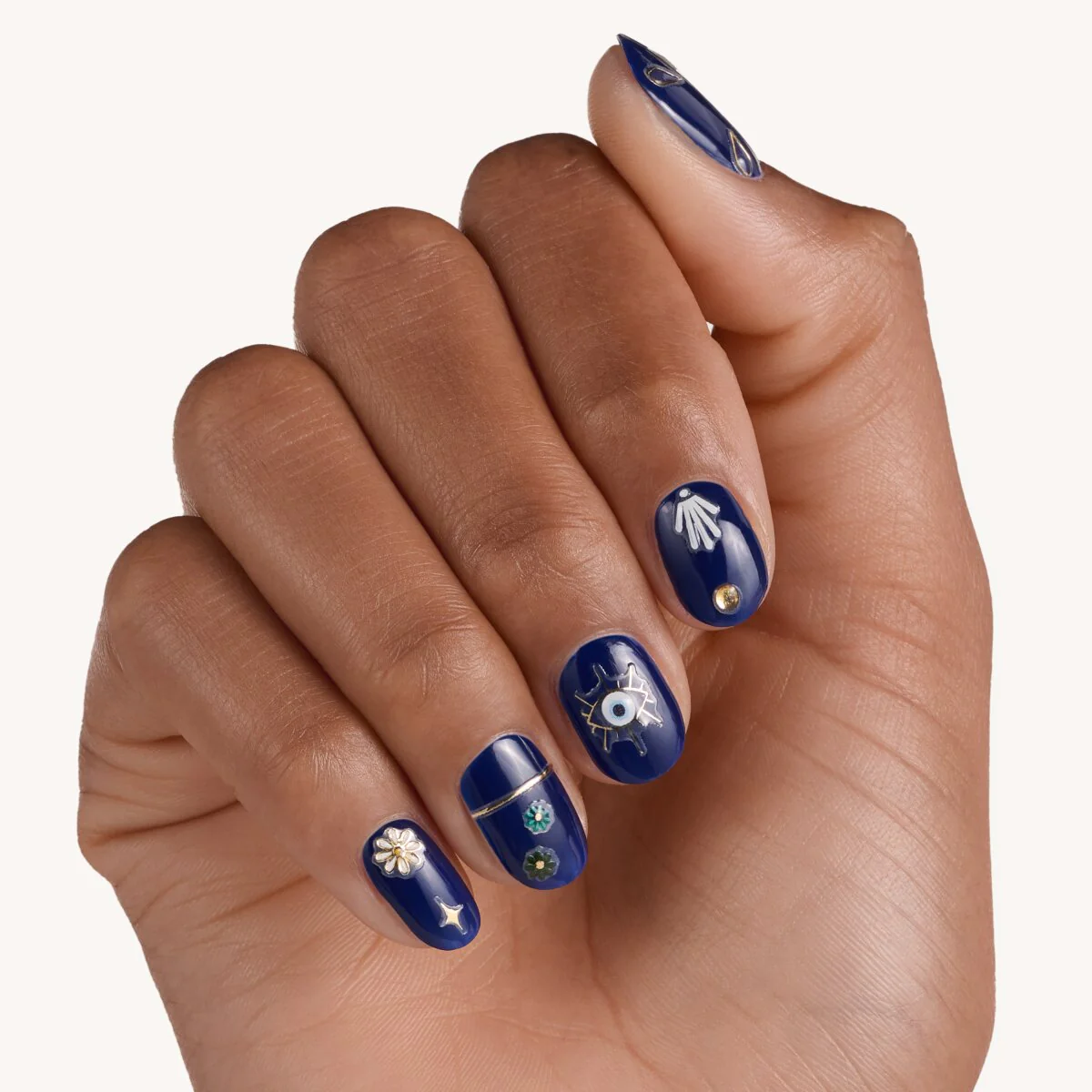Essence Stay Bold, It's Gold Nail Sticker - Image 4