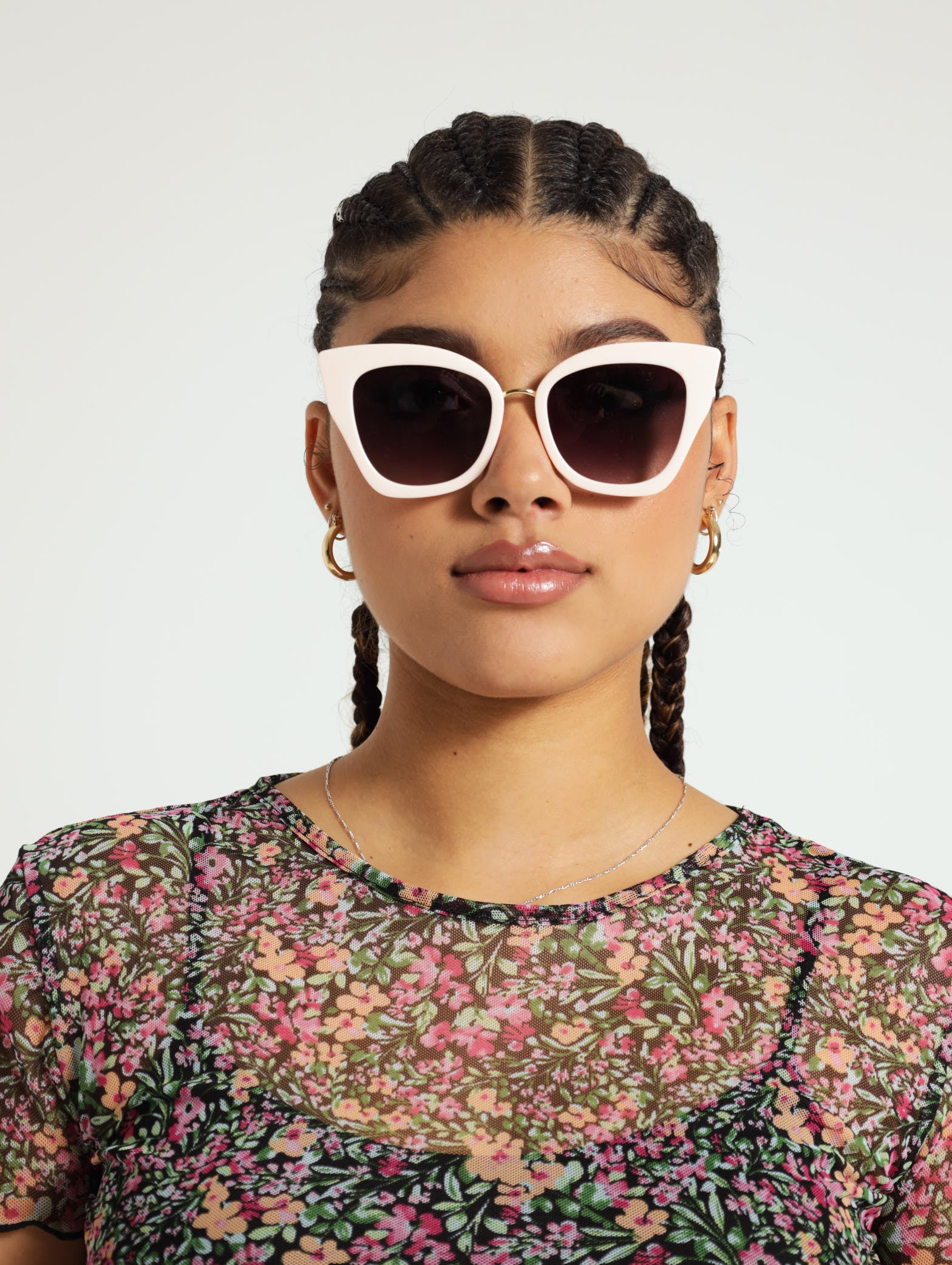 Exaggerated Cat Eye Sunglasses - Image 2