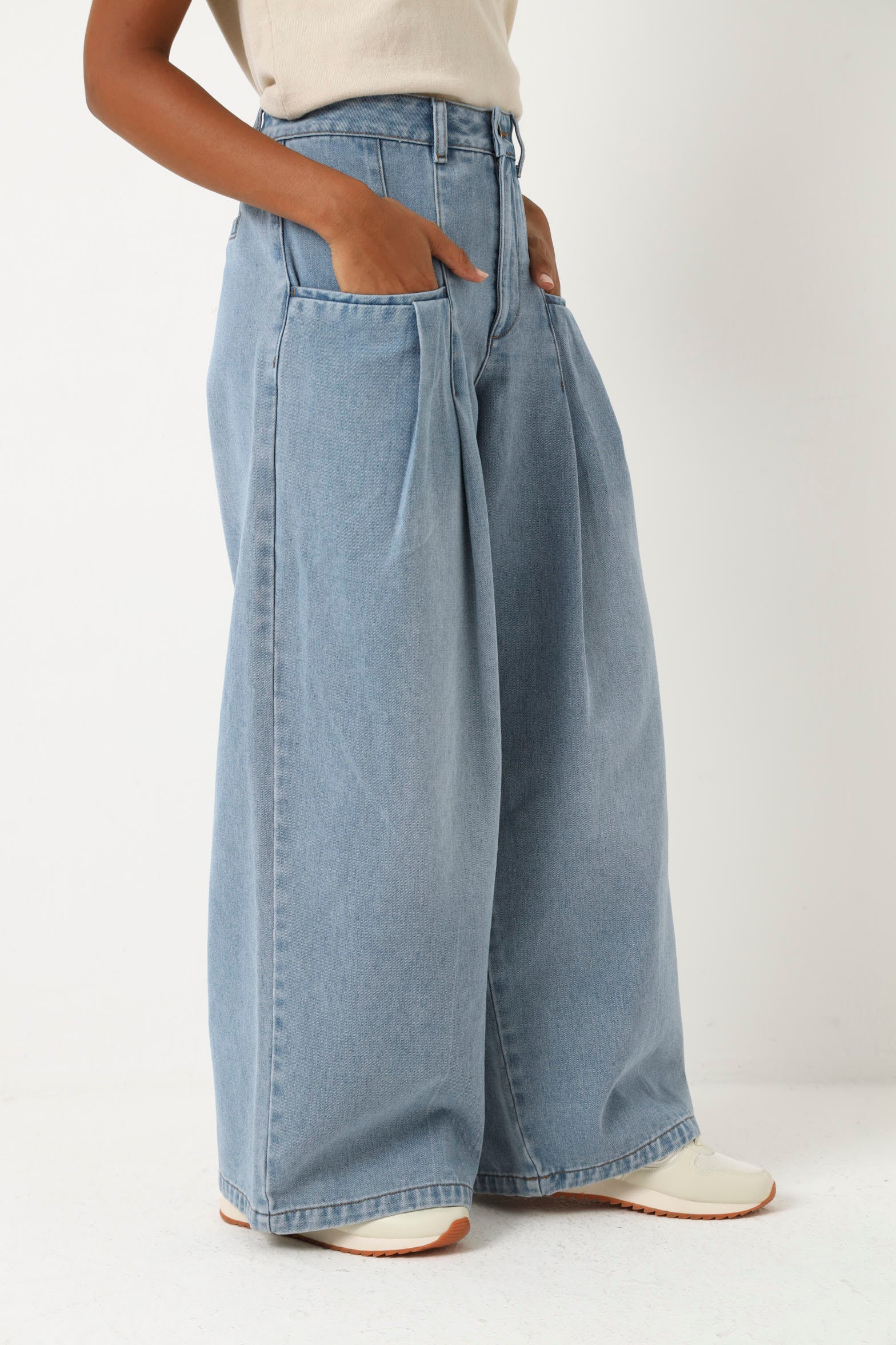 Exaggerated Pleat Pocket Wide Leg Jean - Stonewash - Image 4