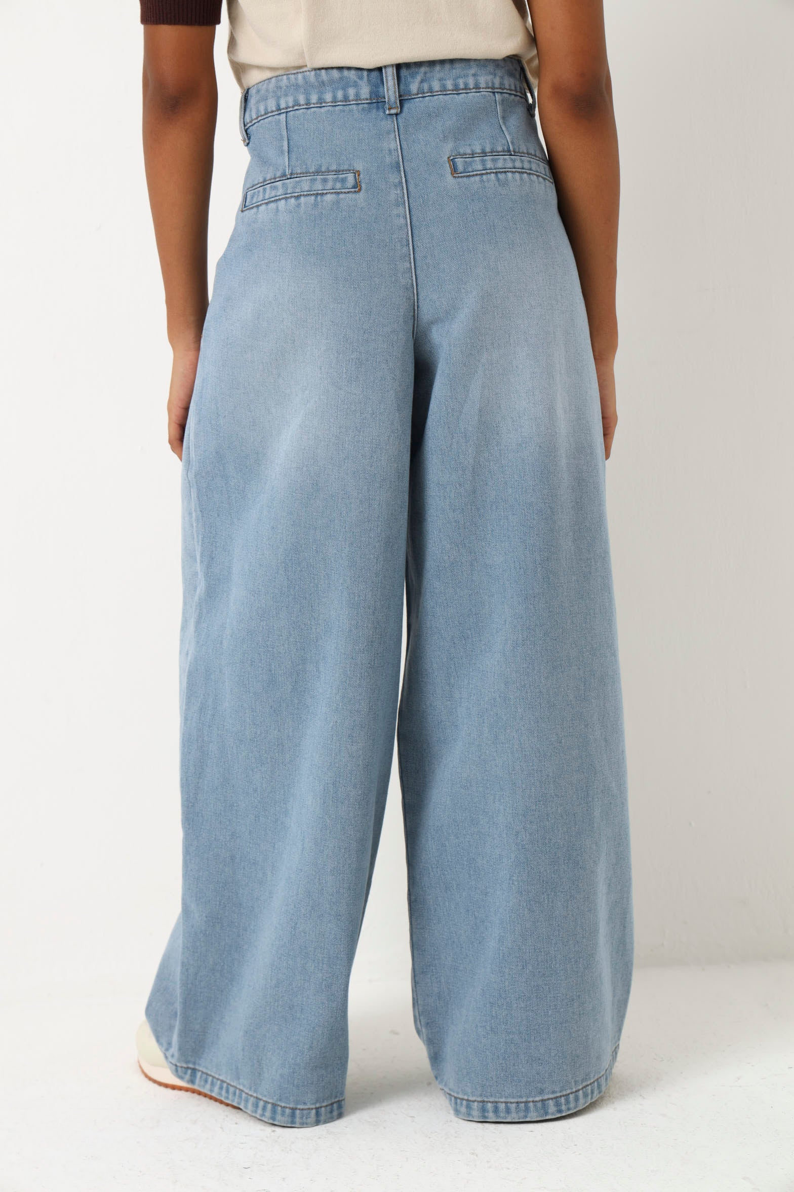 Exaggerated Pleat Pocket Wide Leg Jean - Stonewash - Image 5