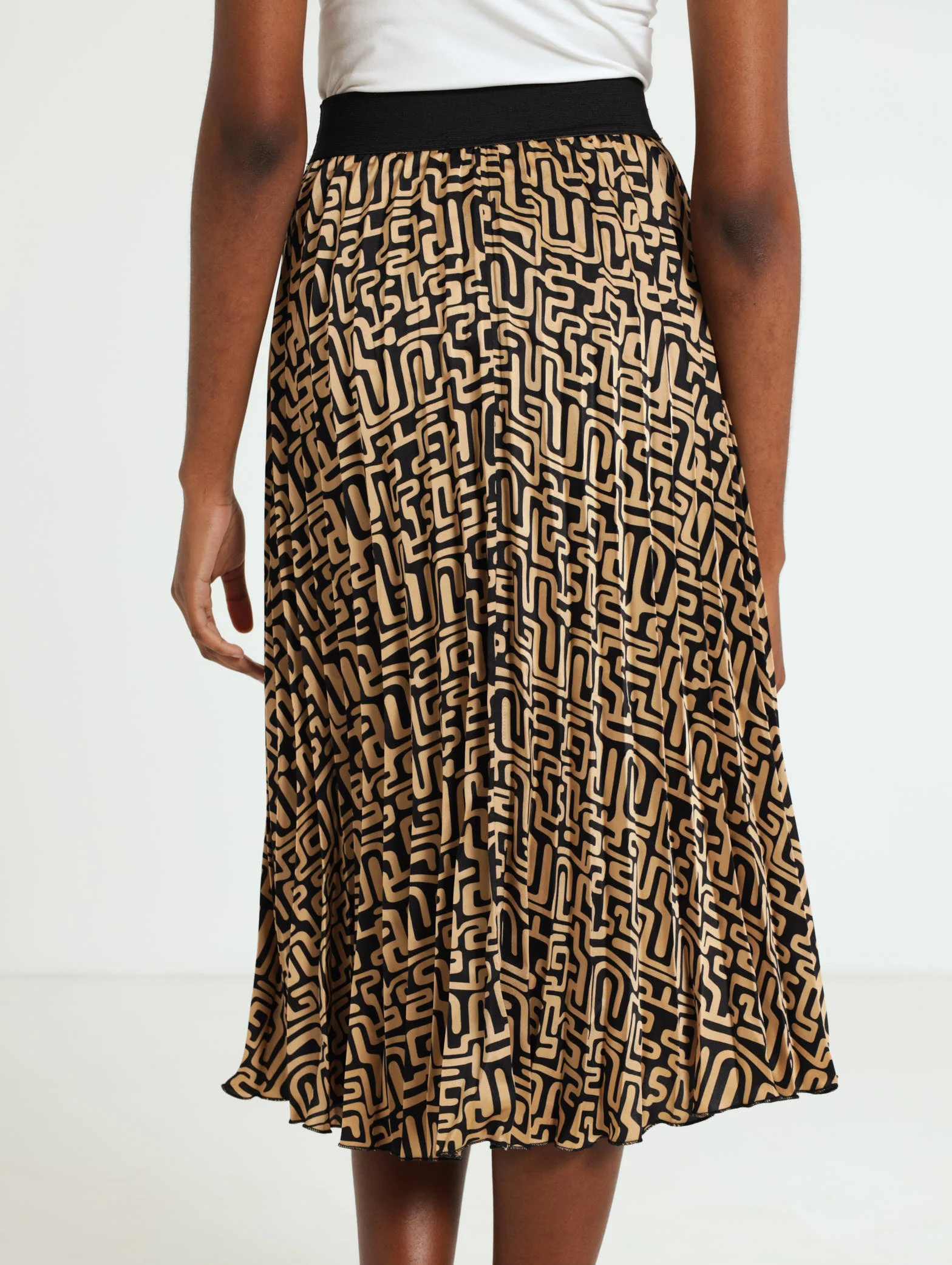 Elasticated Waist Pleated Skirt - Image 3