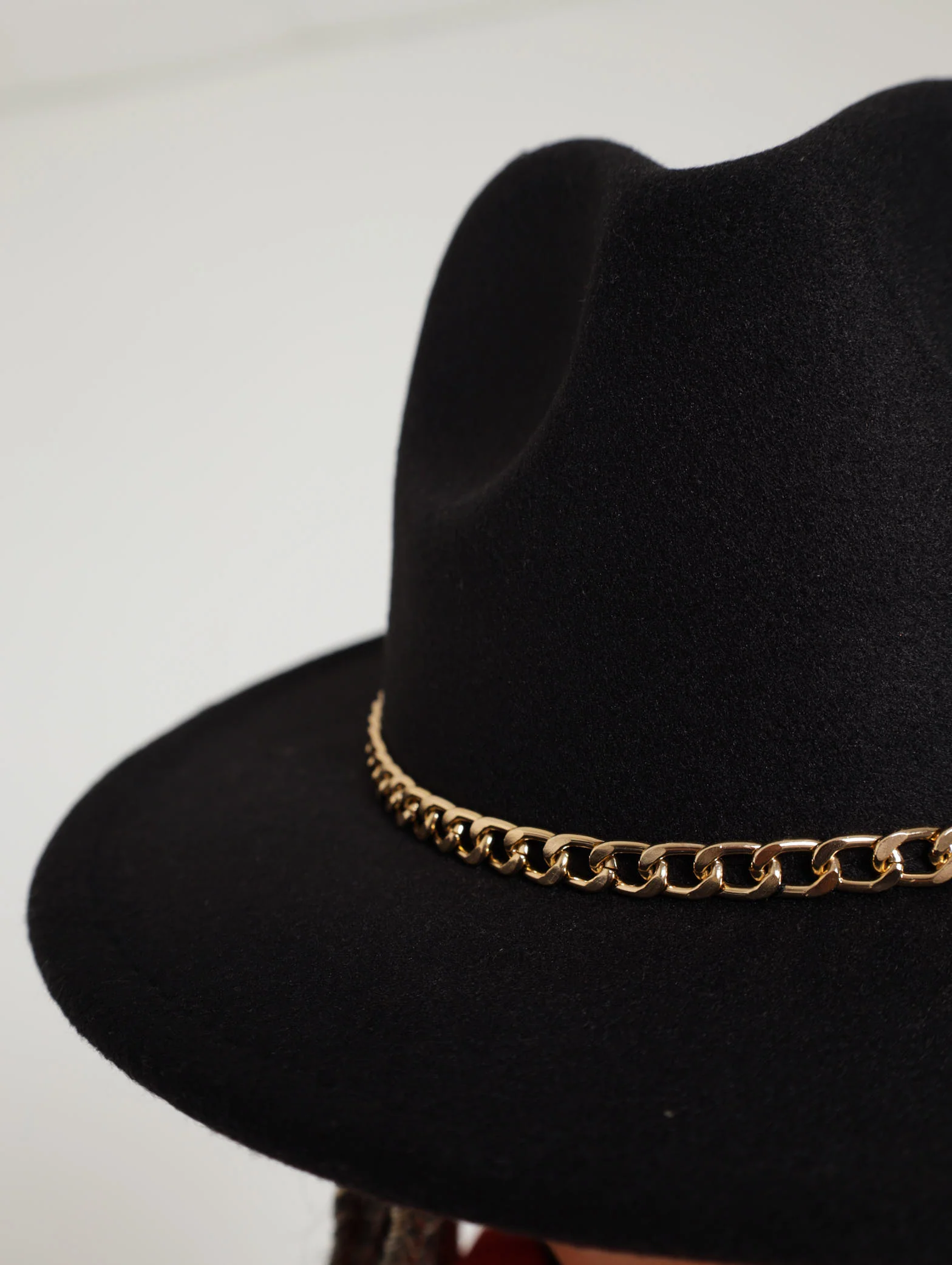 Felt Fedora With Chain Trim Hat - Black - Image 4