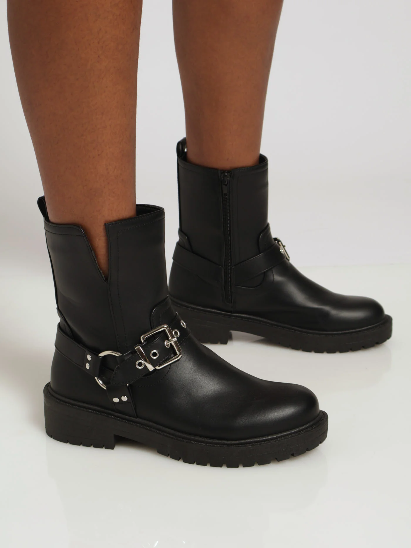 Flat Ankle Classic Boot With Buckle Detail - Black