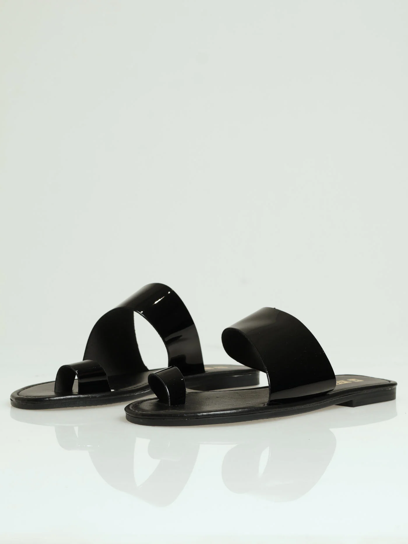 Flat Basic Push In Mule Sandal With Toe Post - Black - Image 3