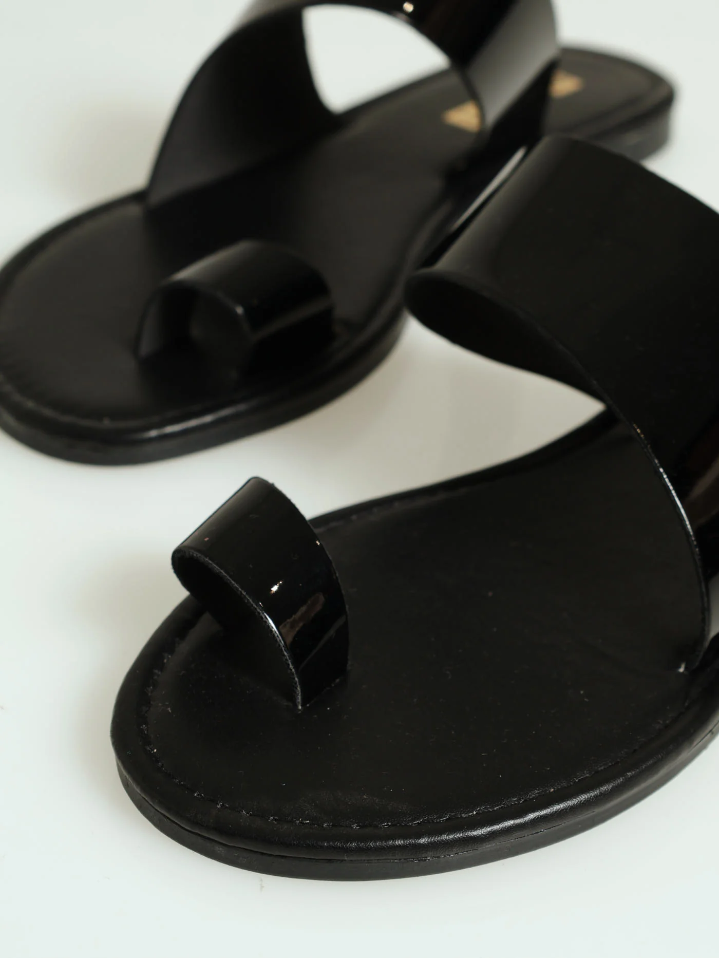 Flat Basic Push In Mule Sandal With Toe Post - Black - Image 4