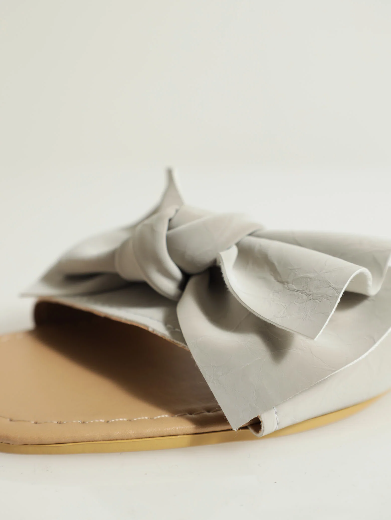 Flat One Strap Bow Detail Push In Mule - Image 4