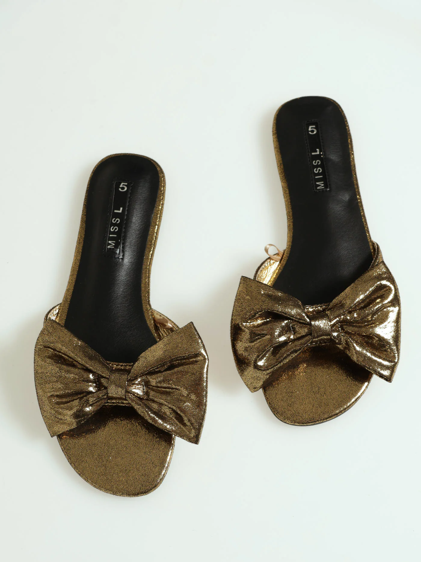 Flat One Strap Metallic Push In Mule Sandal With Bow - Gold