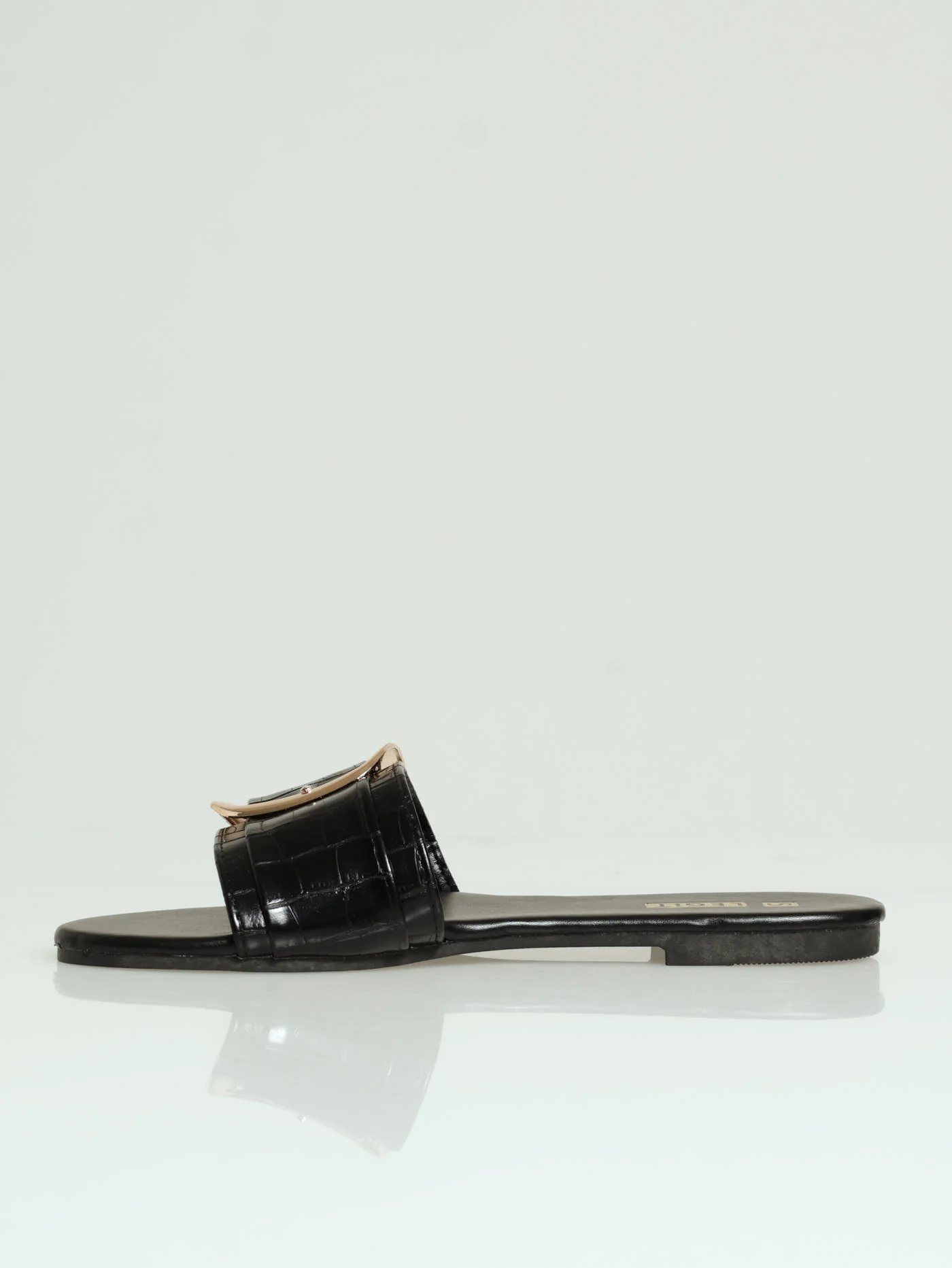 Flat One Strap Push In Croc Pu Sandal With Buckle Detail - Black - Image 3