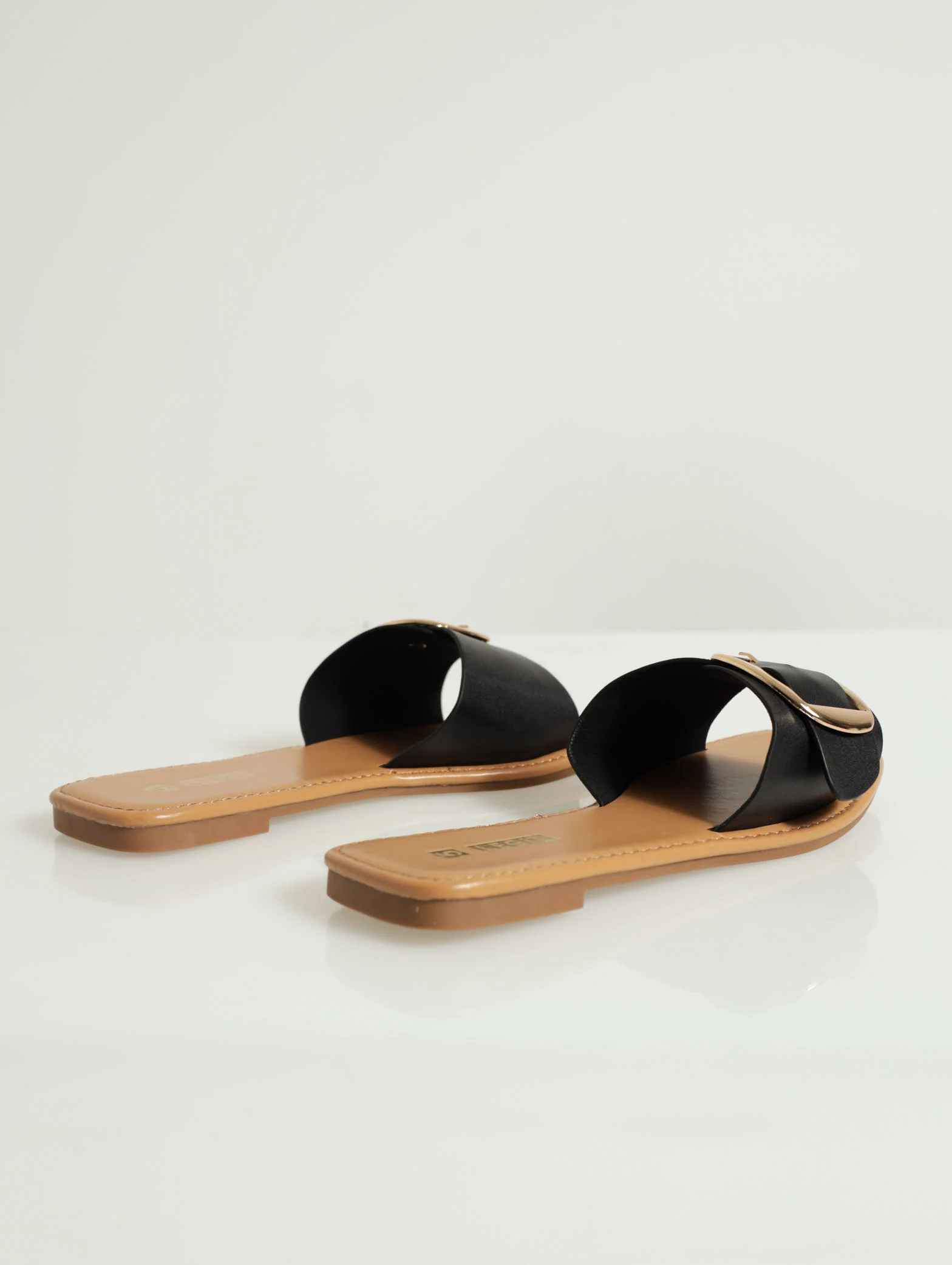Flat One Strap Push In Mule Sandal - Image 4
