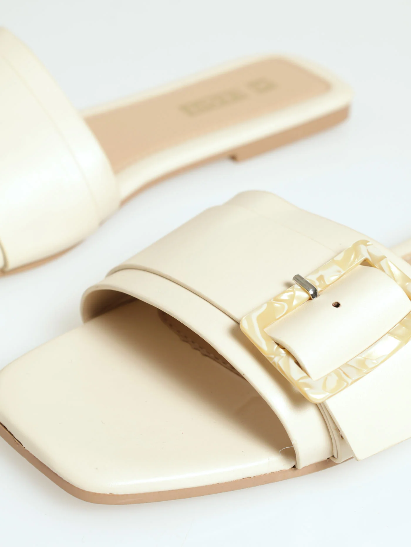 Flat One Strap Push In Mule Sandal With Mother Of Pearl - White - Image 2