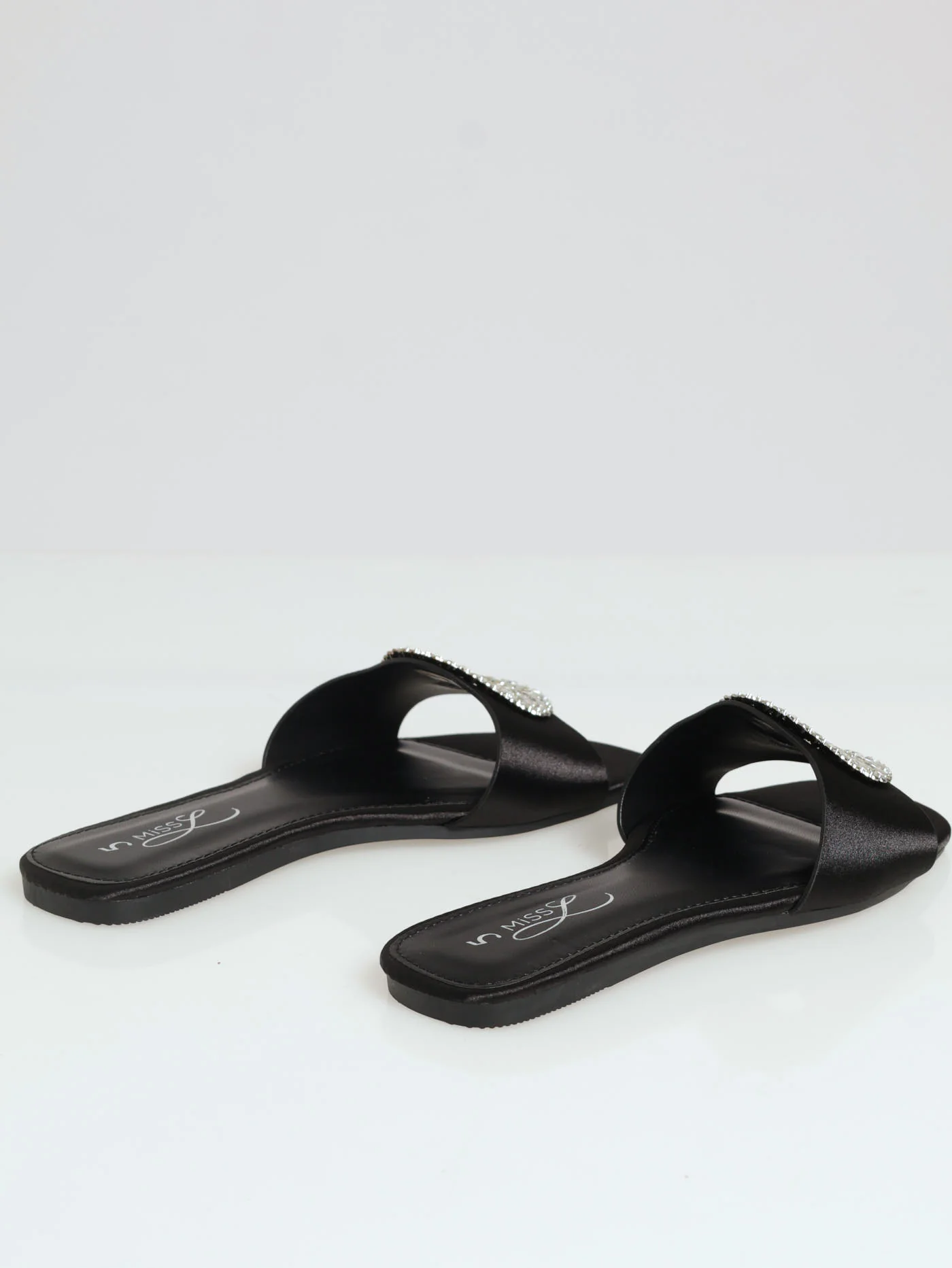 Flat-One Strap Push In Sandal With Key Hole - Black - Image 2