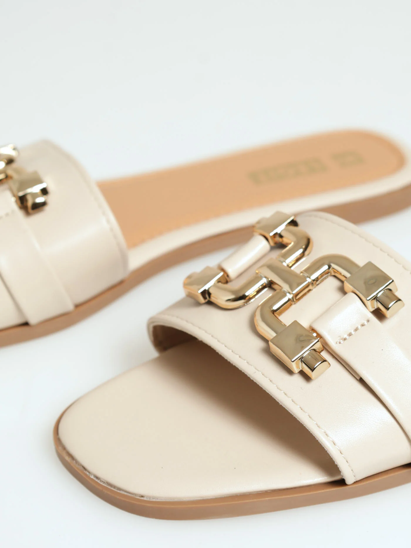 Flat One Strap Push In Sandal With Link Trim - Cream - Image 2