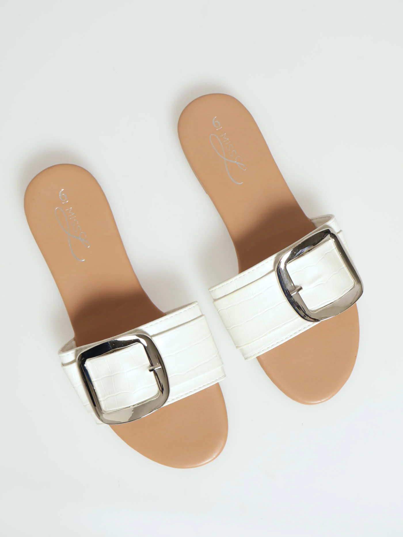 Flat One Strap Push-in With Buckle Detail - White