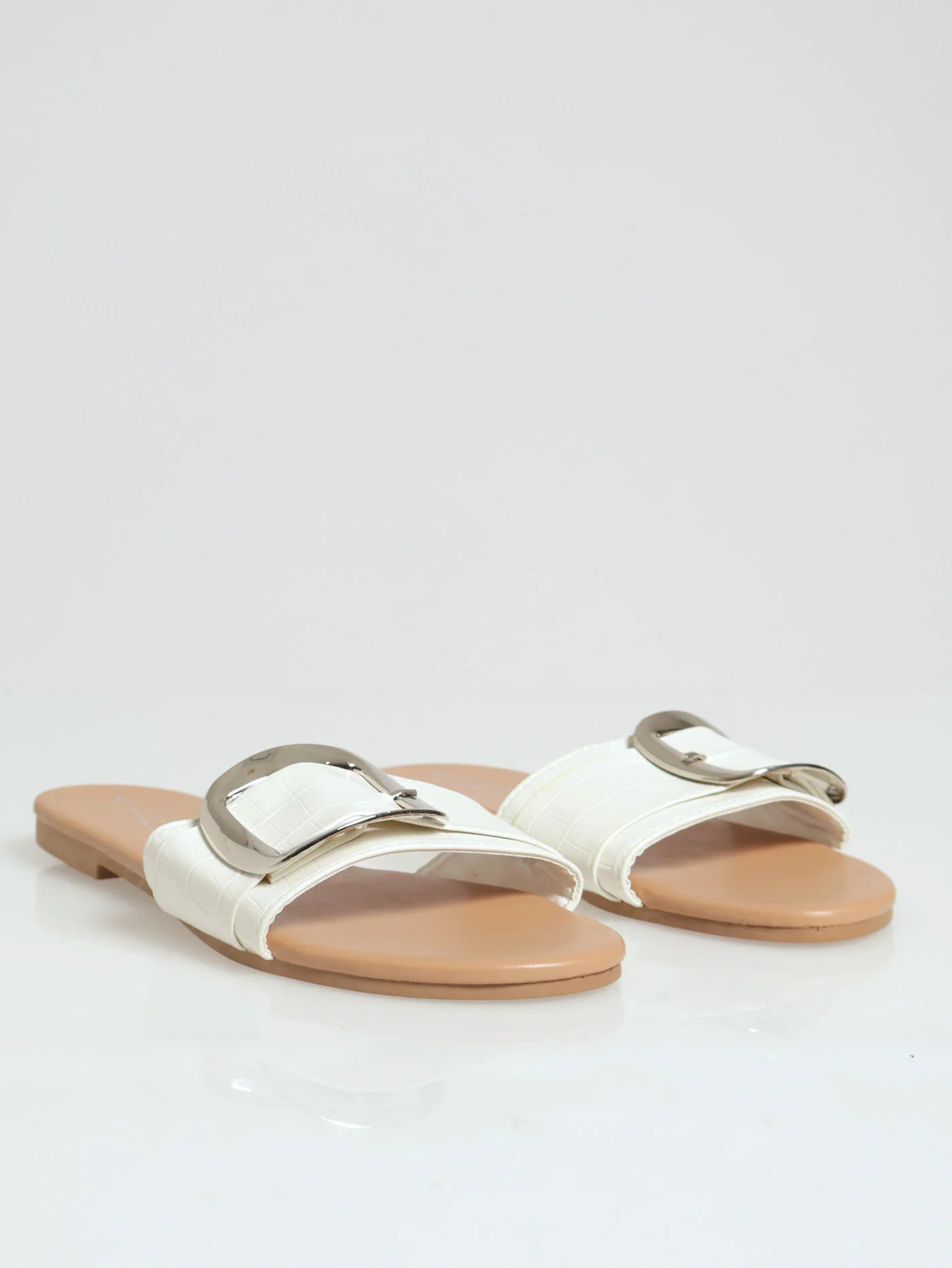 Flat One Strap Push-in With Buckle Detail - White - Image 2