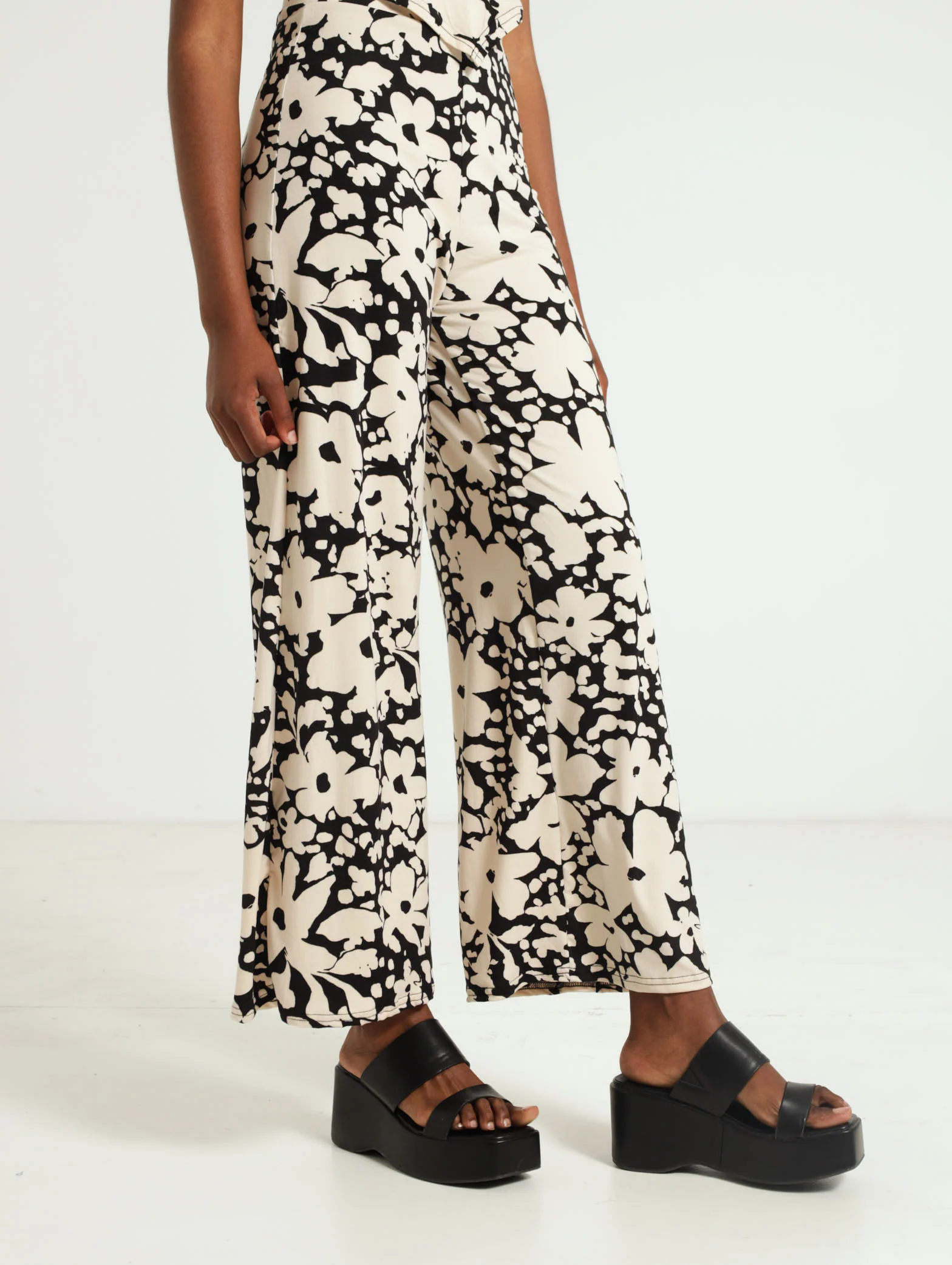 Floral Ditsy Wideleg Pants - Image 3
