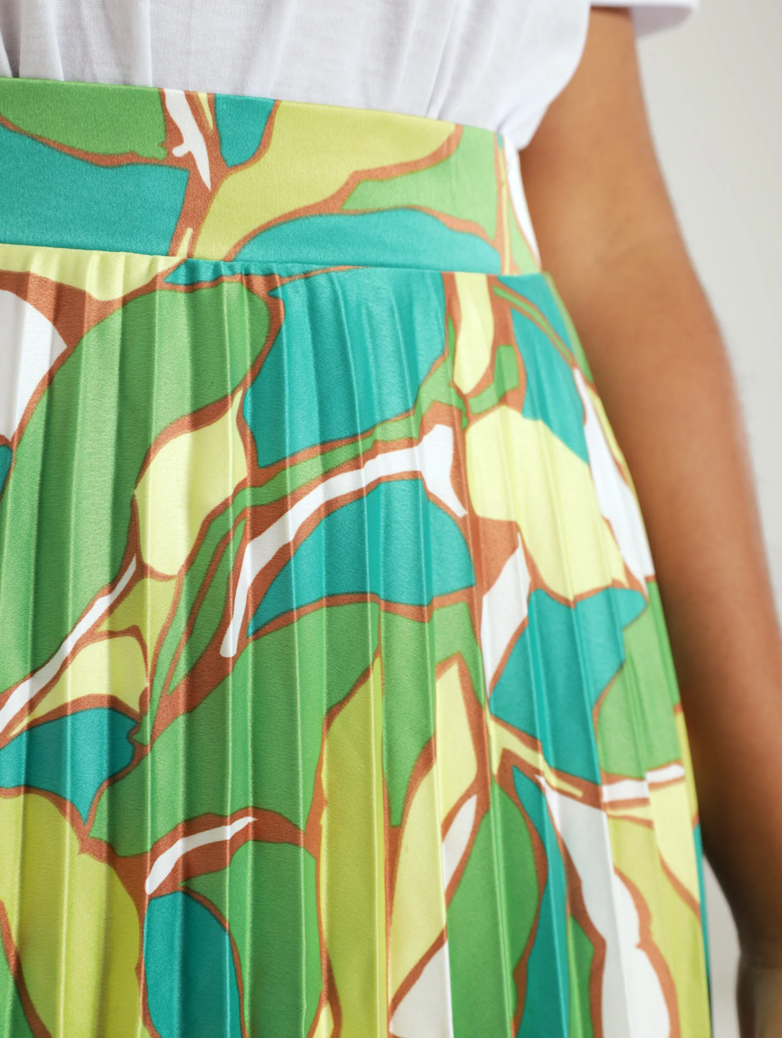 Floral Pleated Skirt - Image 5