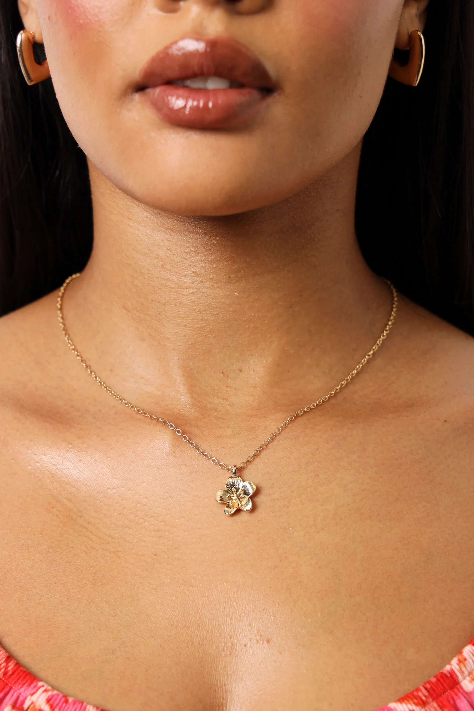 Flower Pendant Necklace - Gold