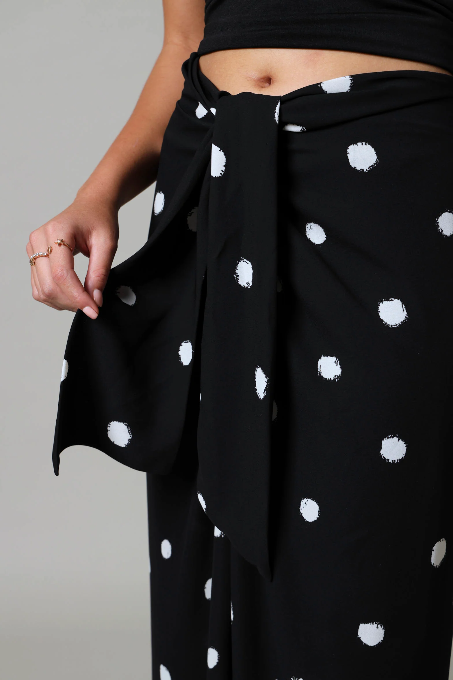 Front Tie Detail Skirt - Black/White - Image 4