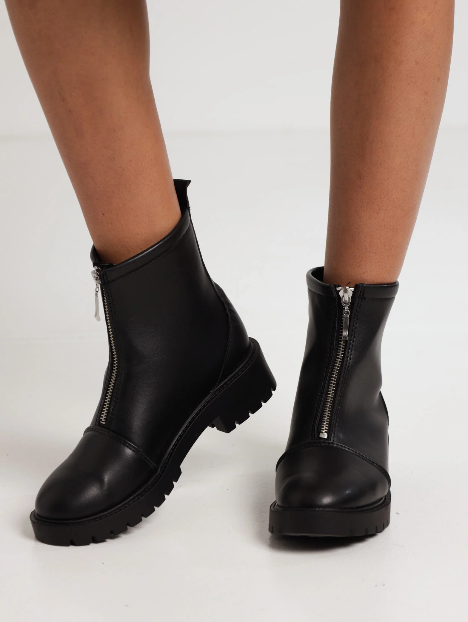 Front Zip Up Chelsea Boot - Black