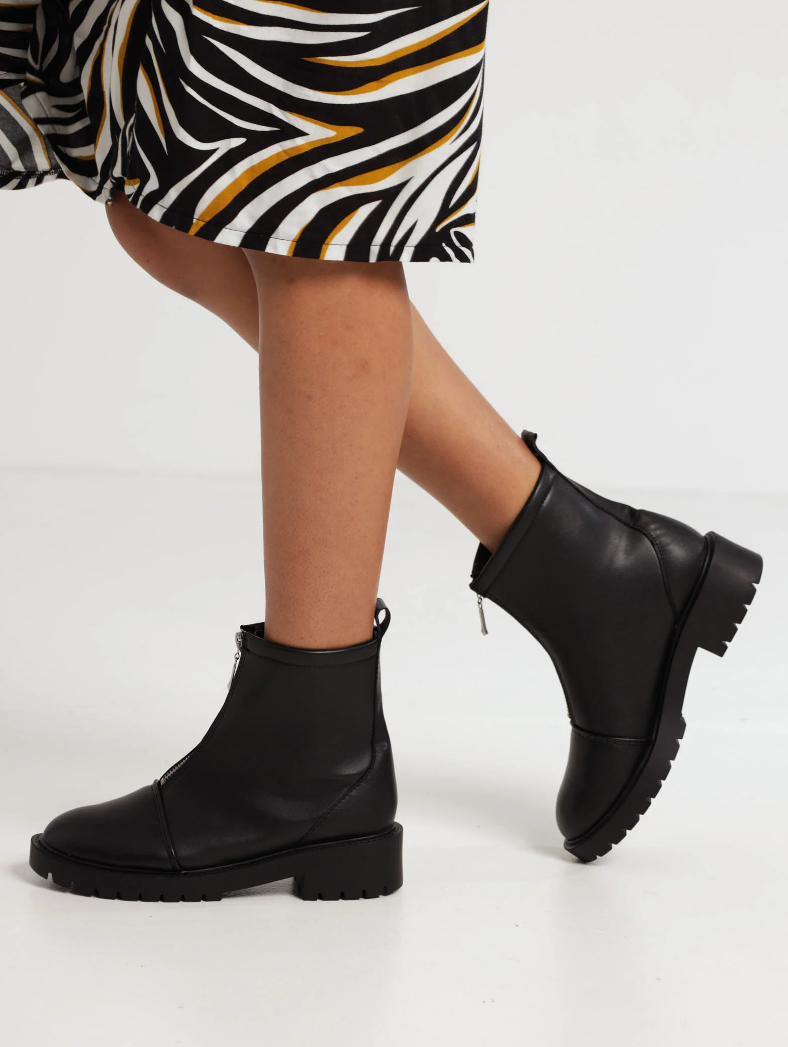 Front Zip Up Chelsea Boot - Black - Image 2