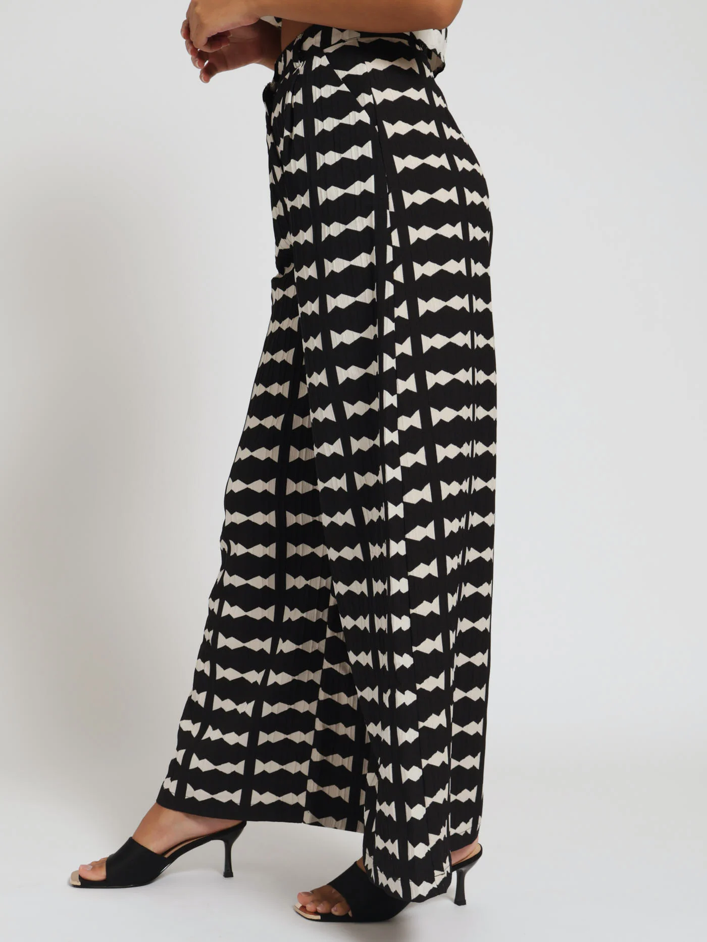 Geo Crinkle Wideleg Pants - Black/Cream - Image 2