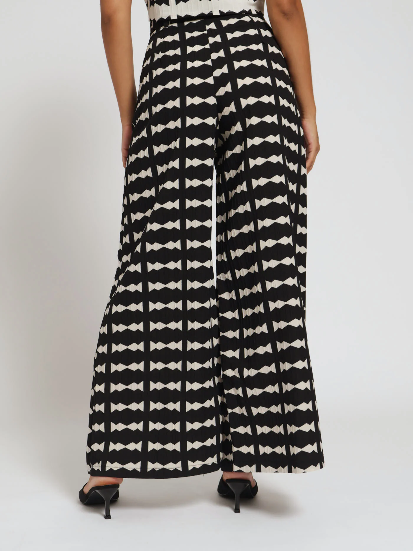 Geo Crinkle Wideleg Pants - Black/Cream - Image 3