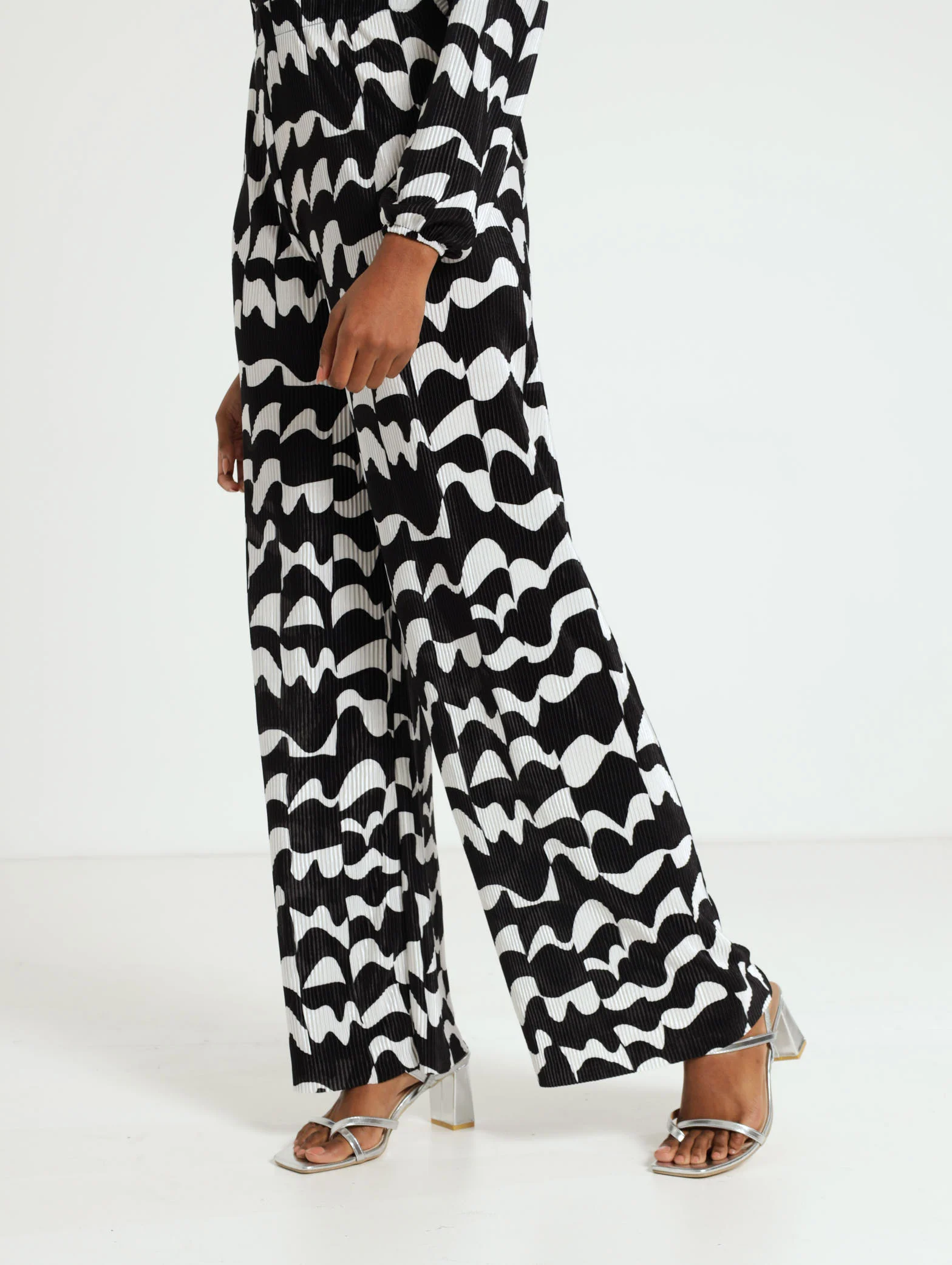 Geometric Bodre Pants - Image 3