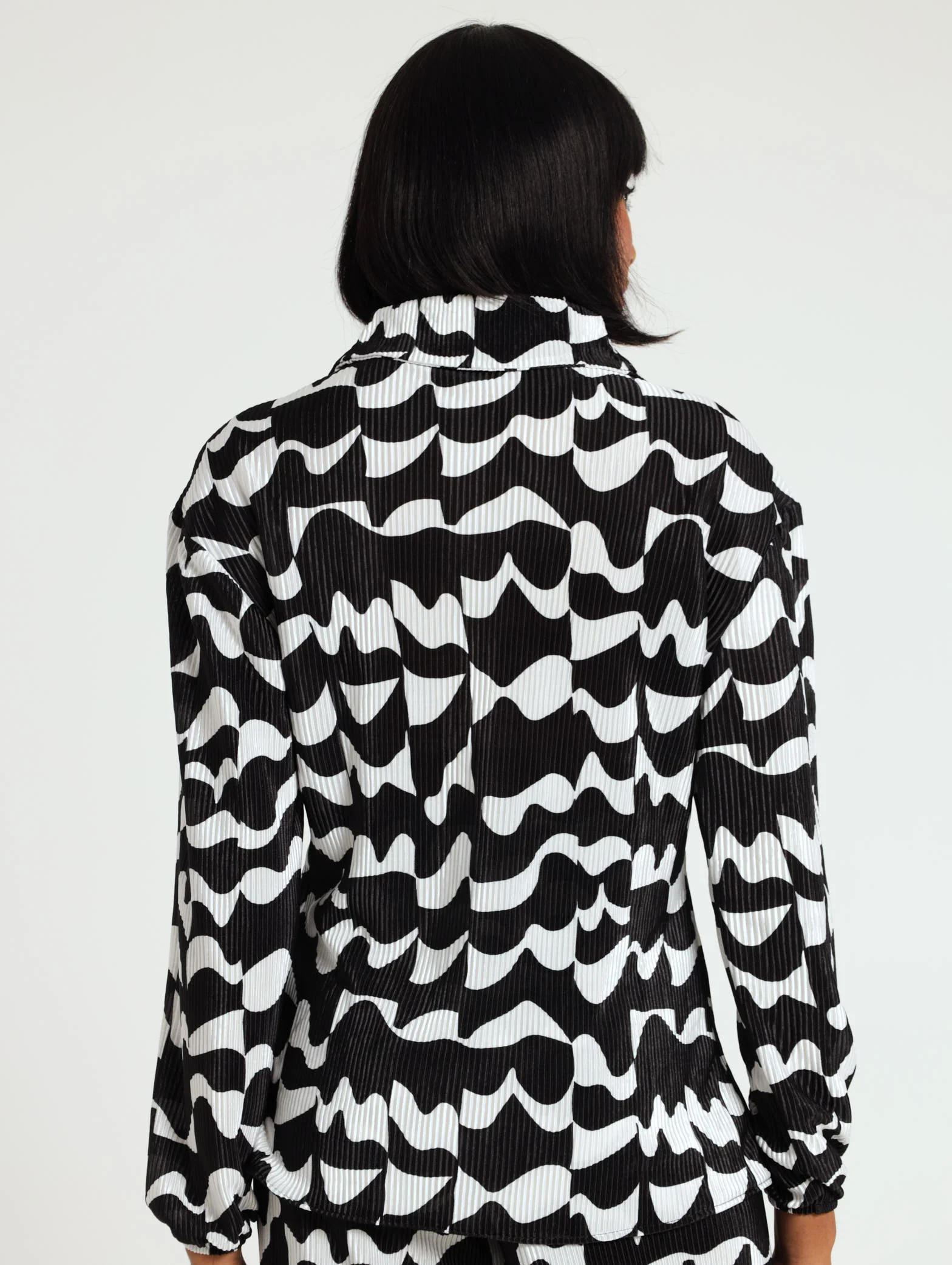 Geometric Bodre Shirt - Image 4