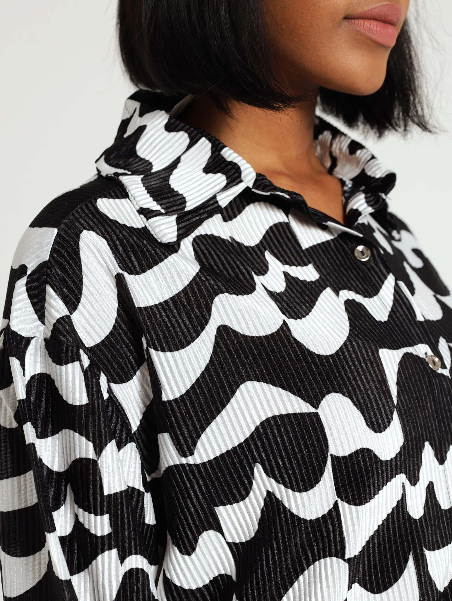 Geometric Bodre Shirt - Image 5