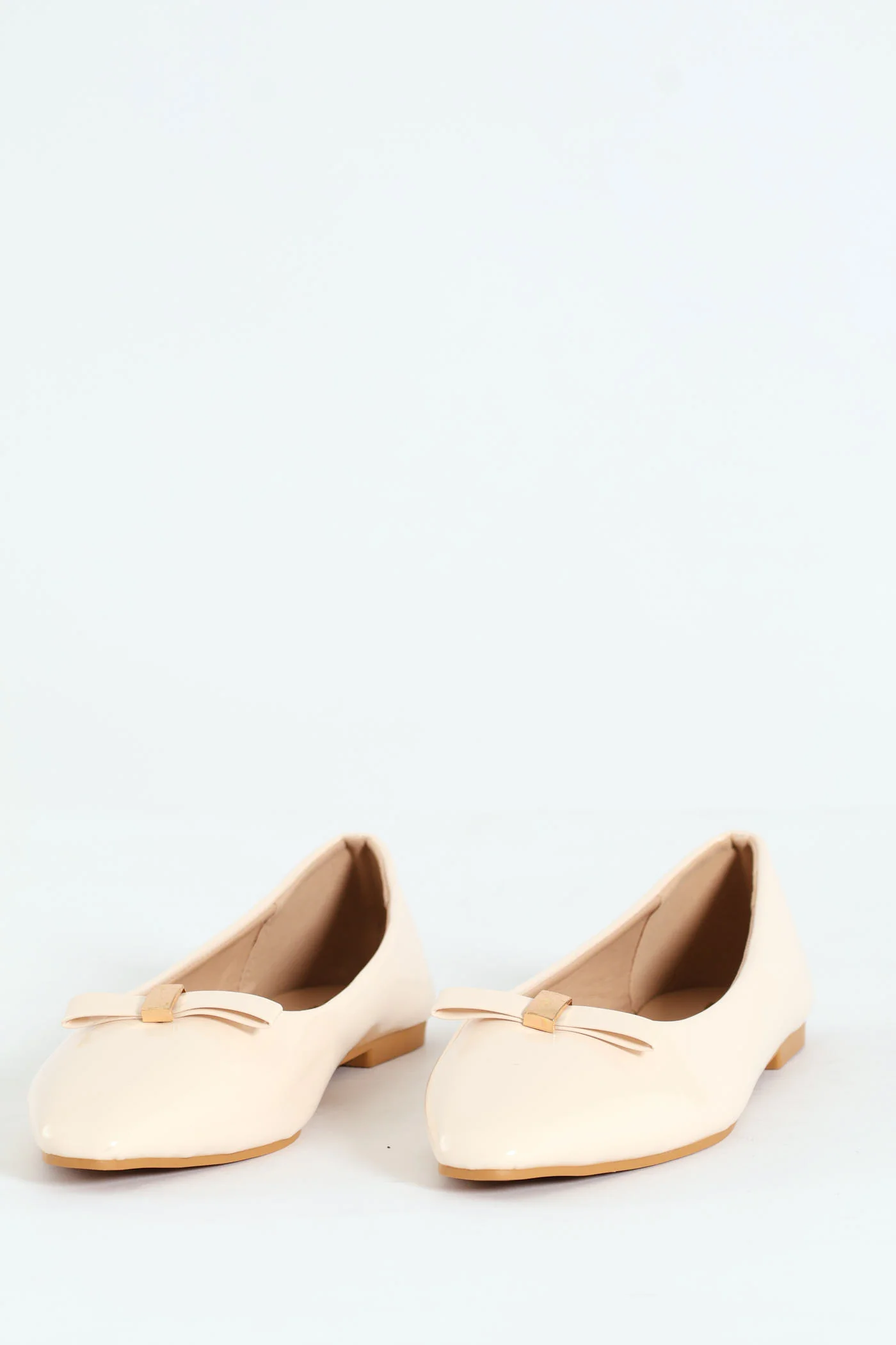 Gold Centered Bow Basic Pump - Off White