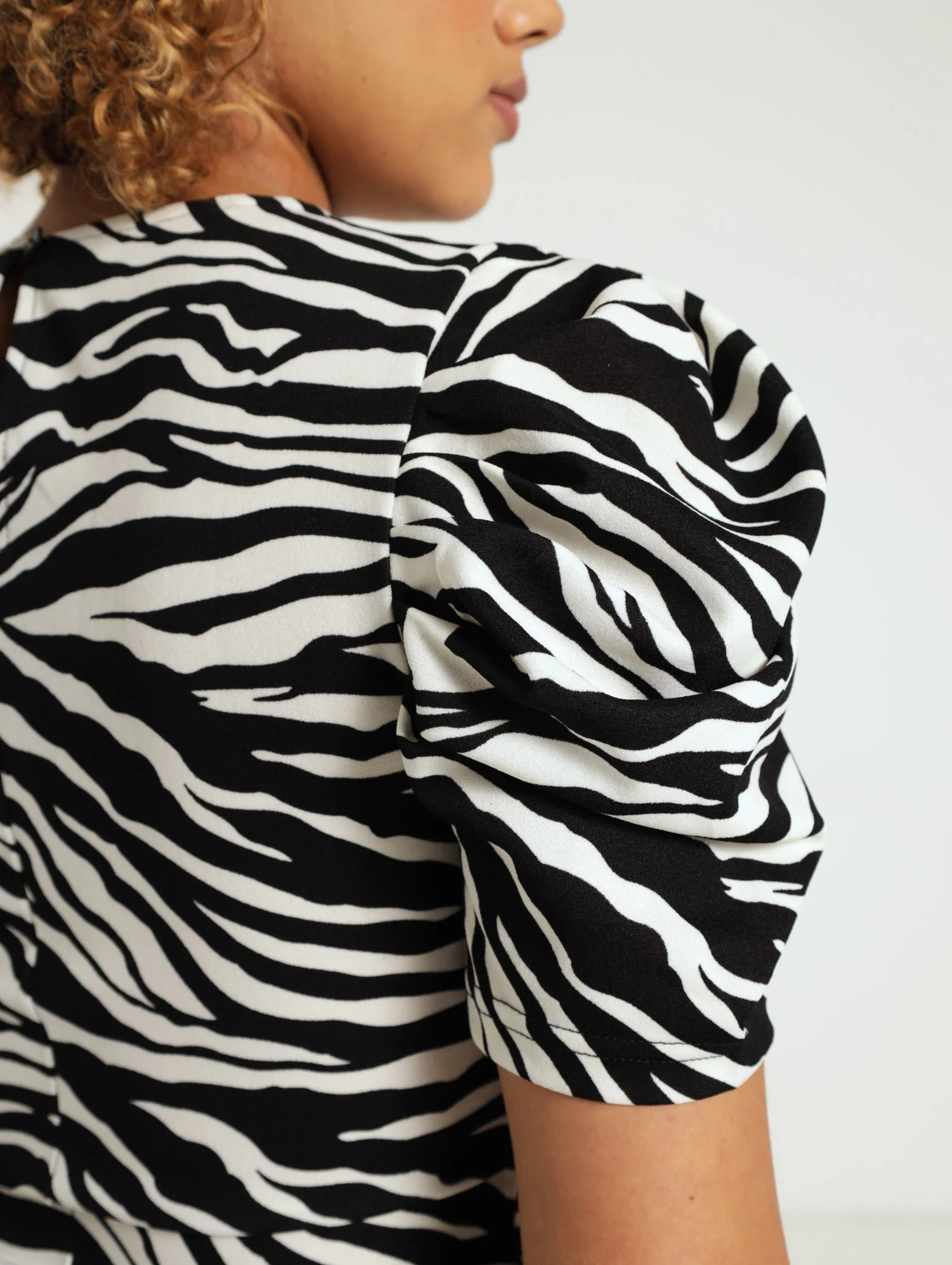 Guaged Sleeve Bodycon Dress - Image 5