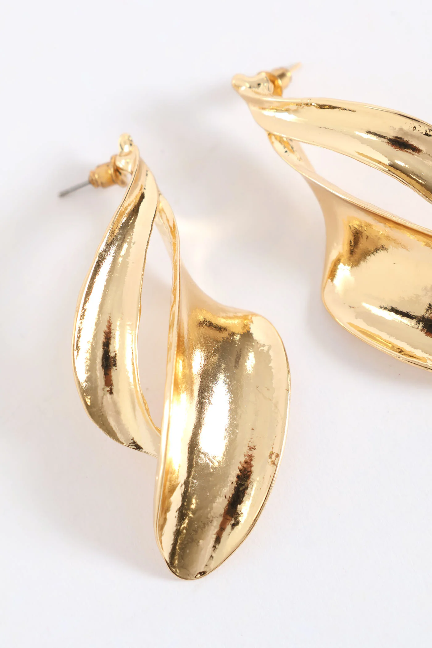 Hanging Twisted Leaf Earrings - Gold