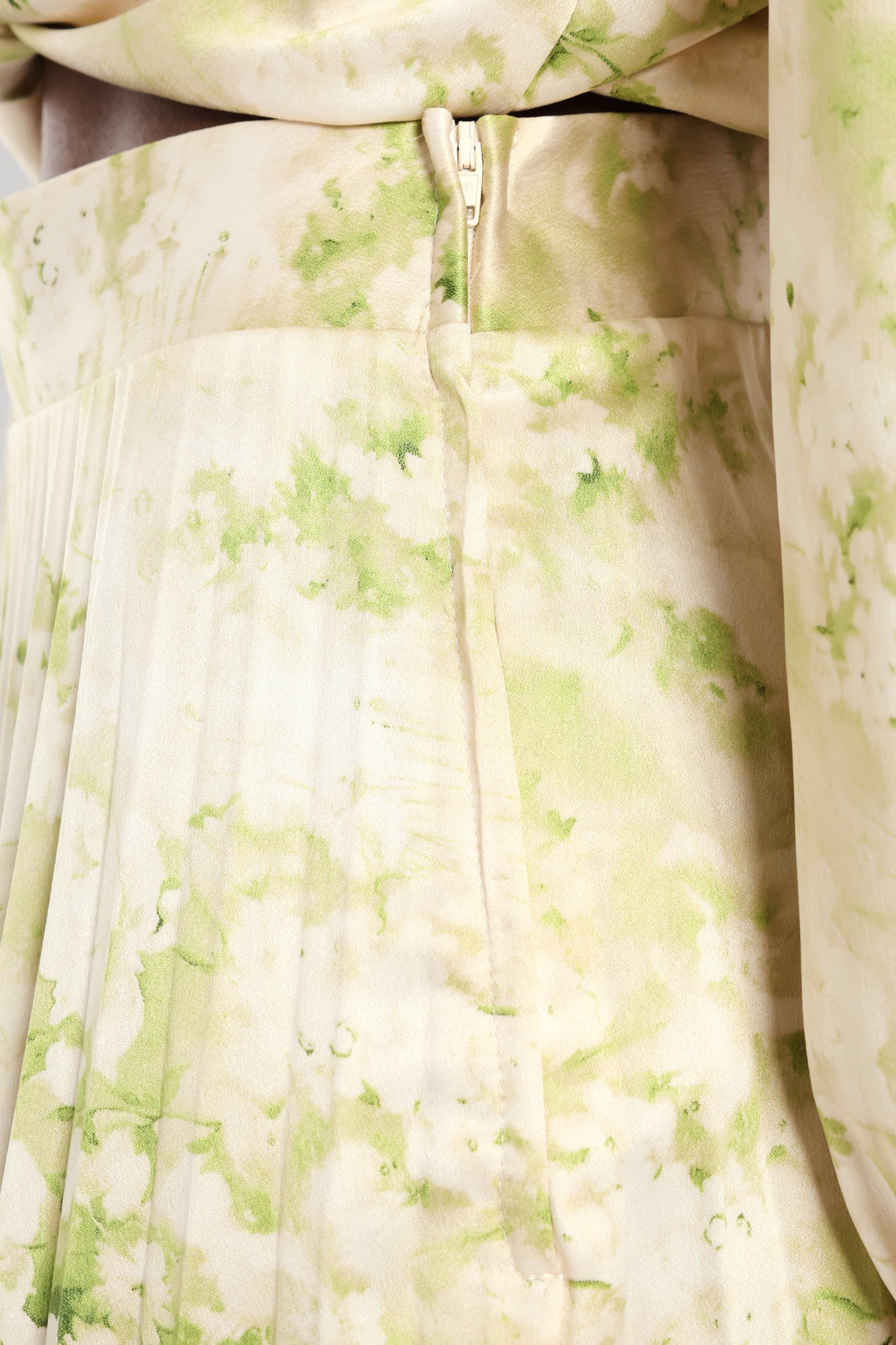 Hankey Hem Pleated Skirt - Cream/Green - Image 5