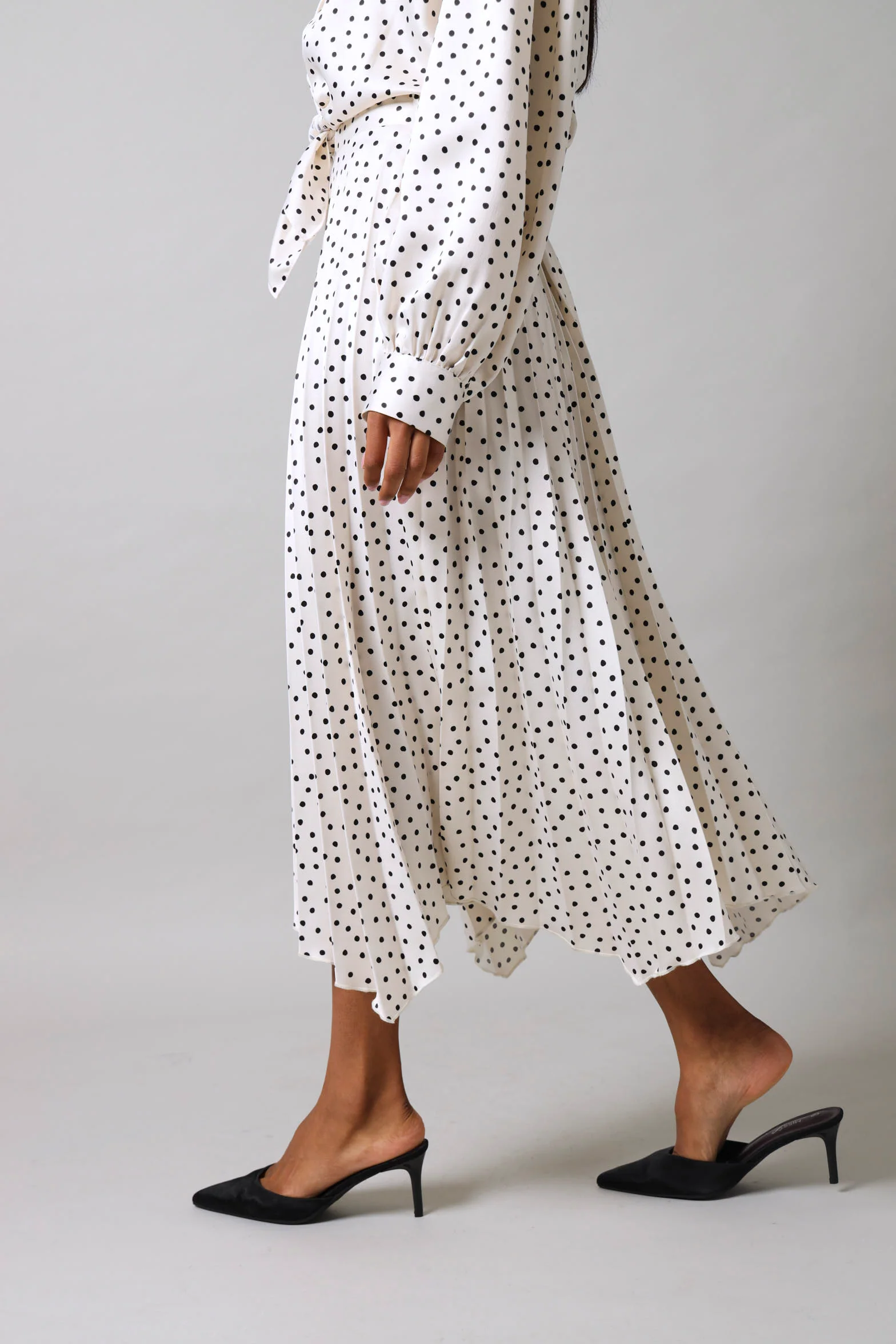 Hankey Hem Pleated Skirt - White/Black - Image 3