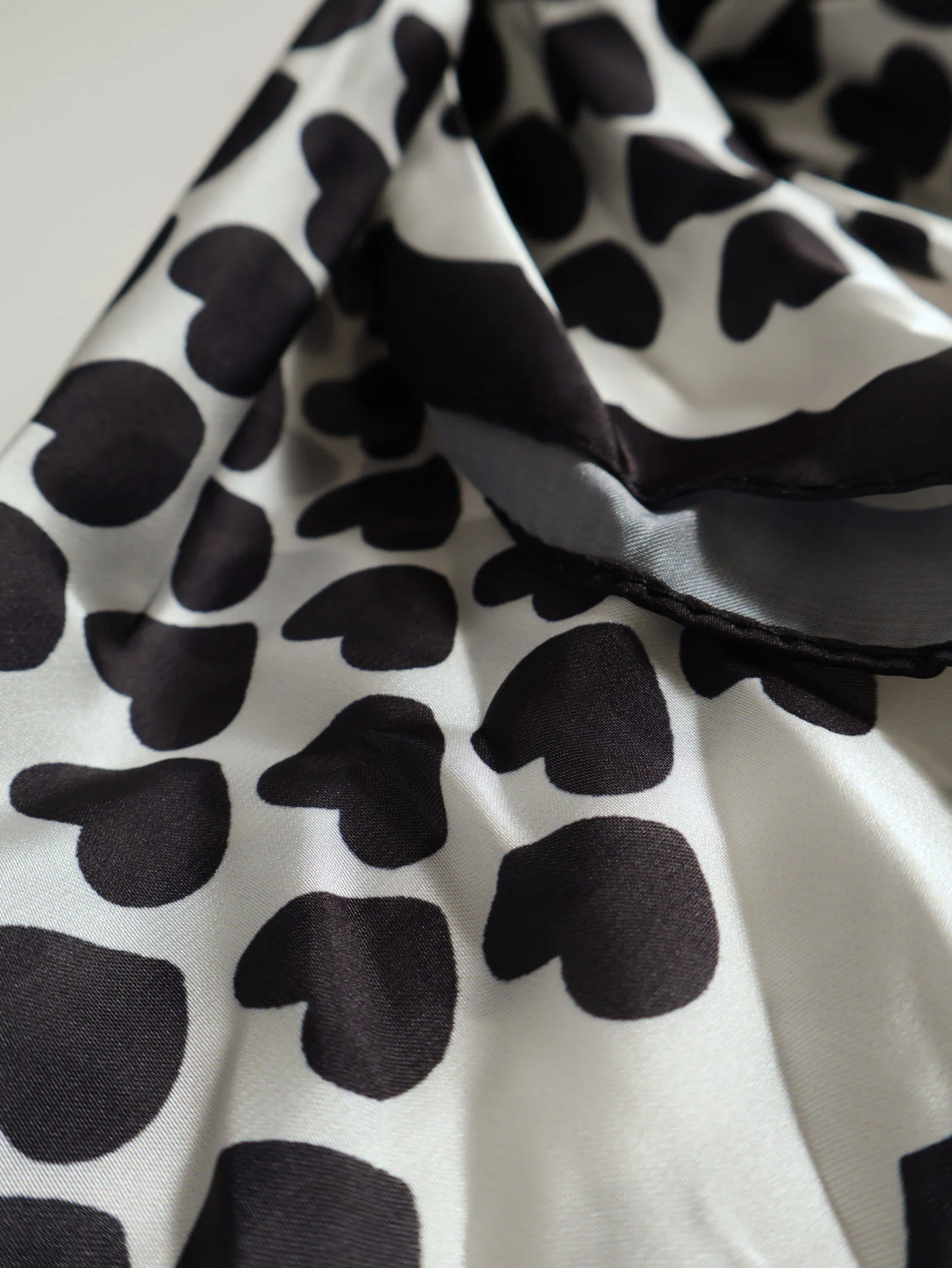 Heart Print Scarf - Black/White - Image 2