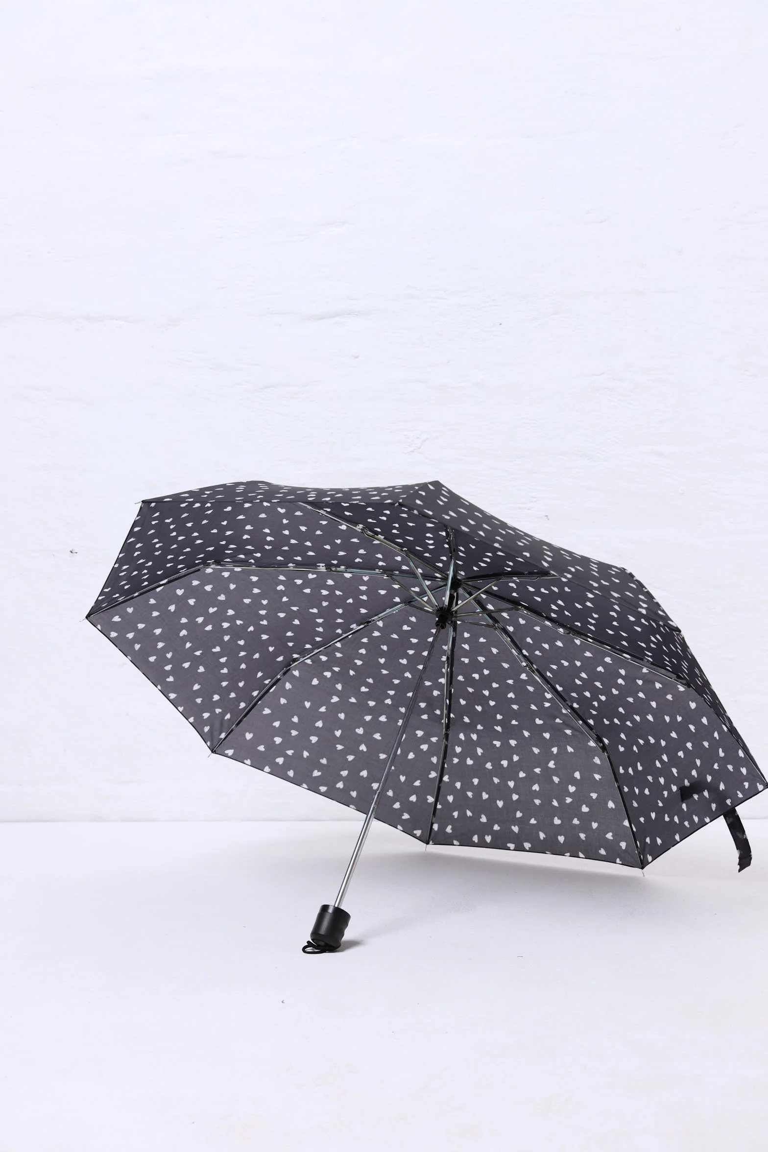 Heart Print Umbrella - Black - Image 4
