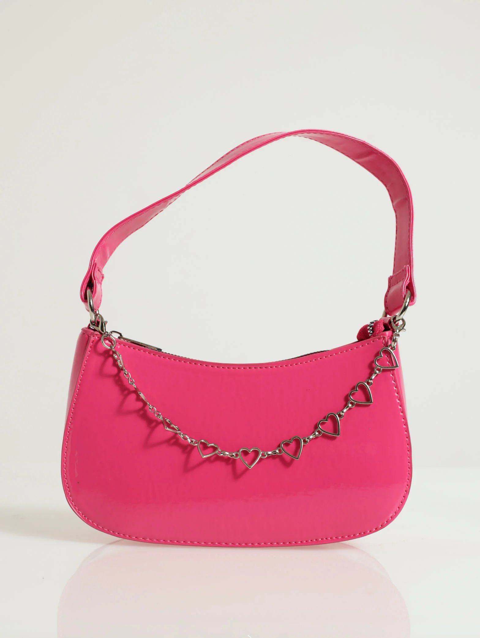Heart Trim Detailed Shoulder Bag