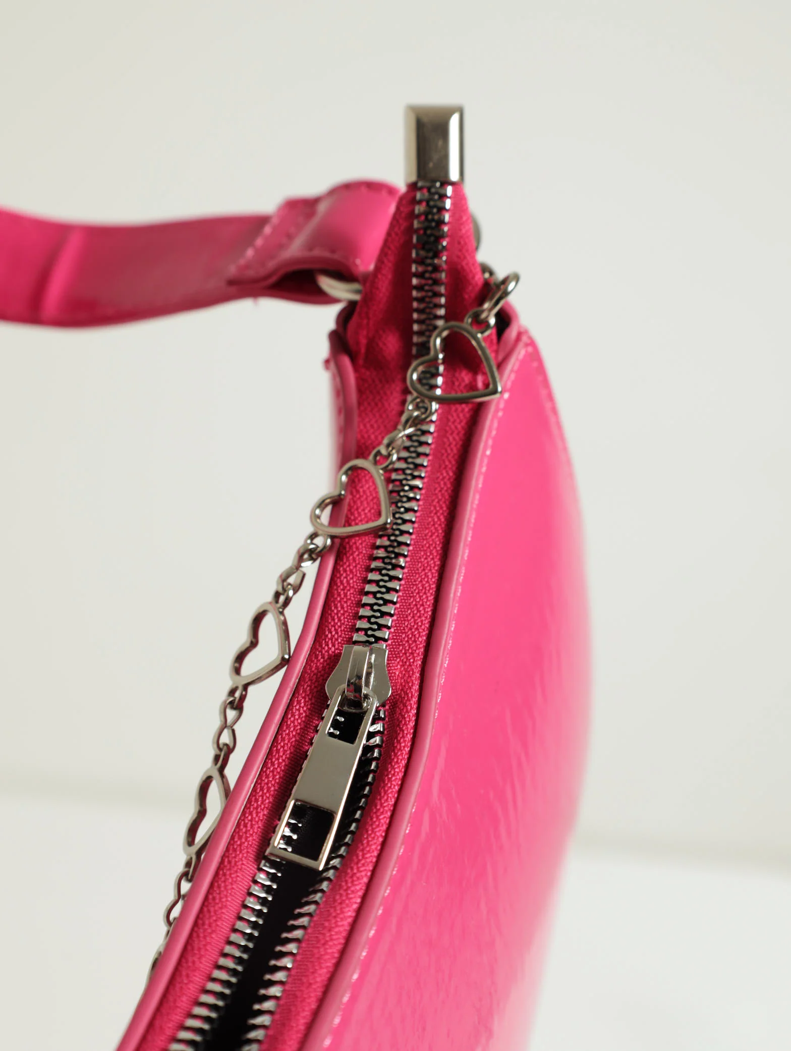 Heart Trim Detailed Shoulder Bag - Image 4