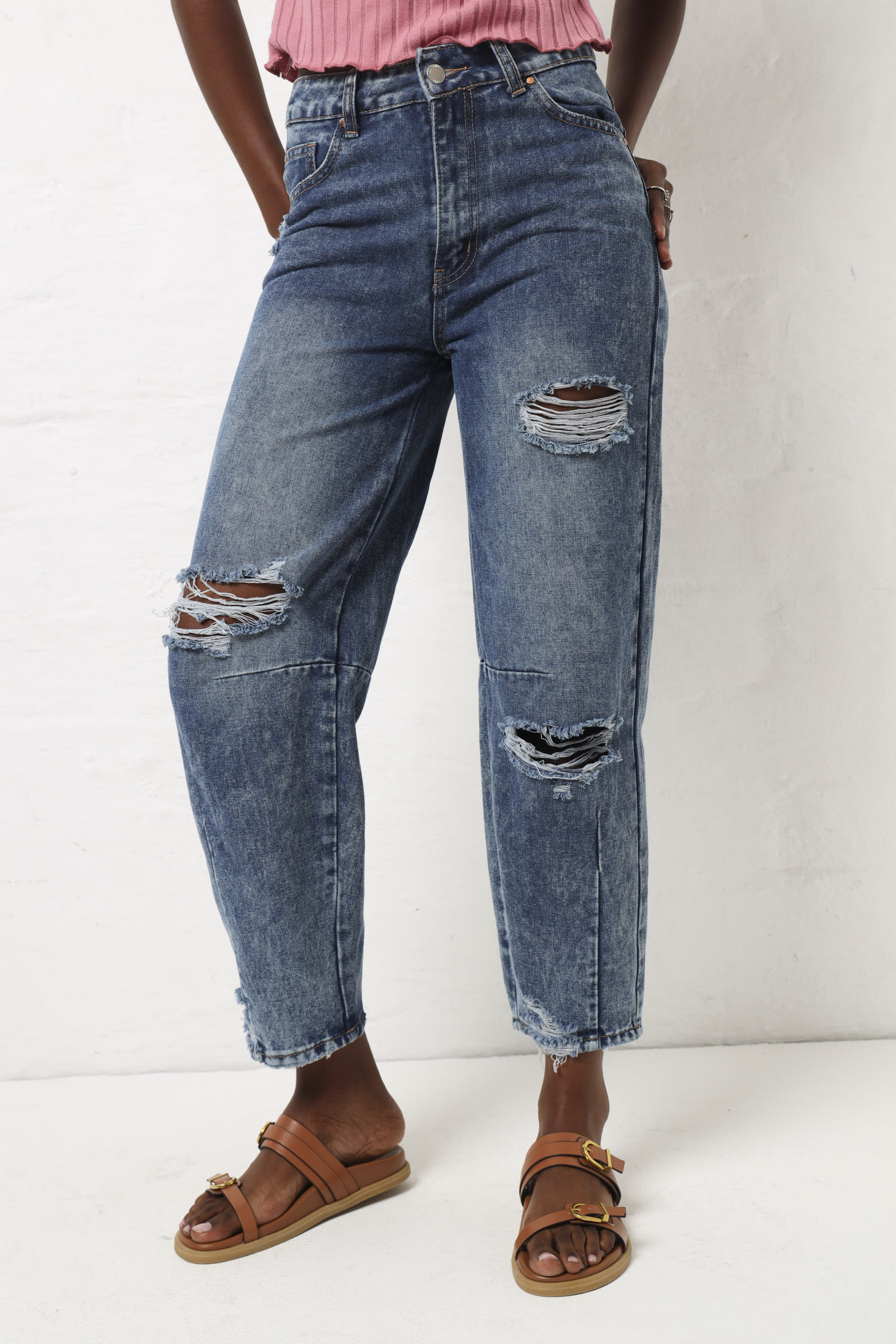 Heavily Abraised Barrel Jean - Dark Wash