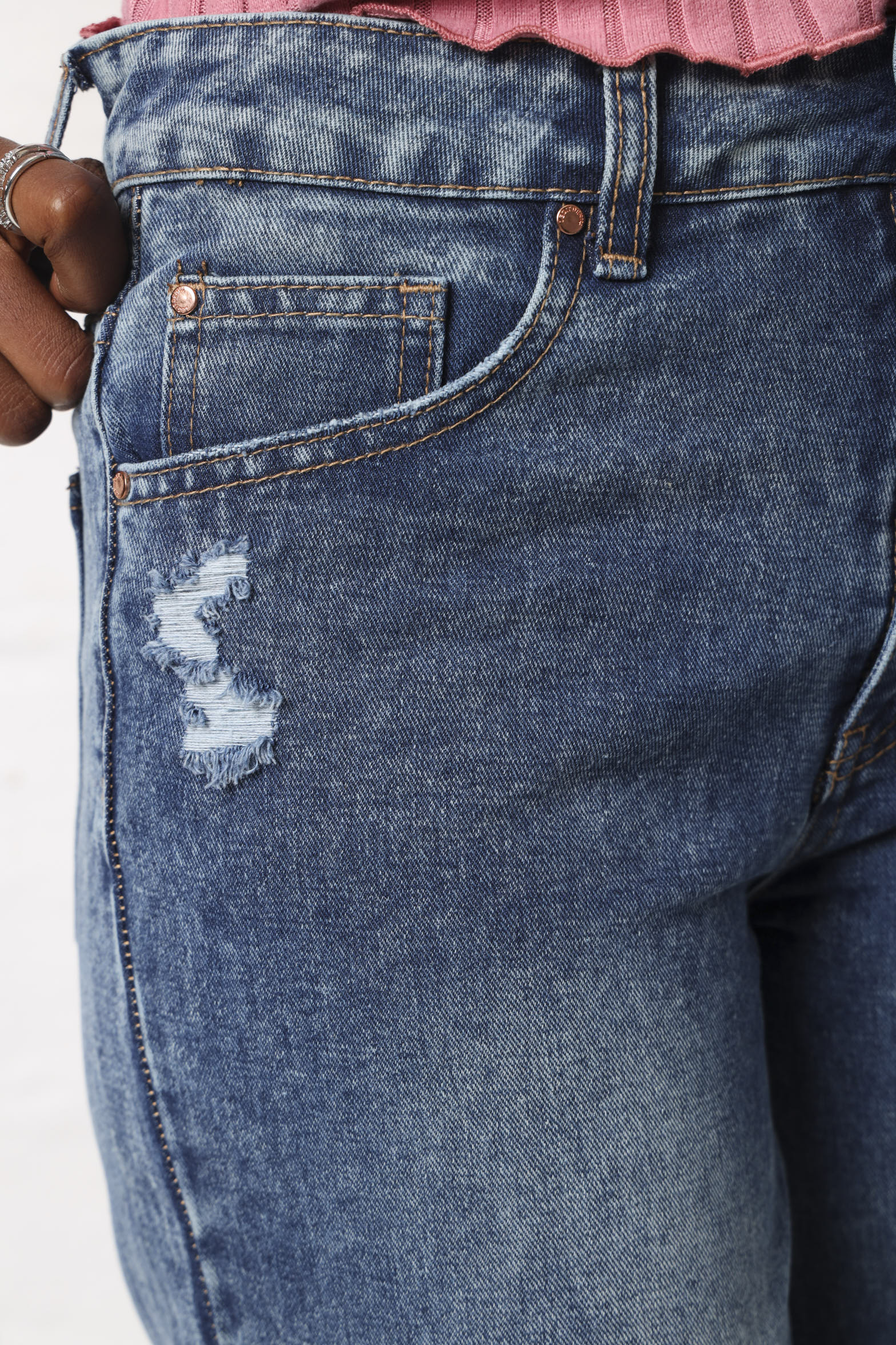 Heavily Abraised Barrel Jean - Dark Wash - Image 7