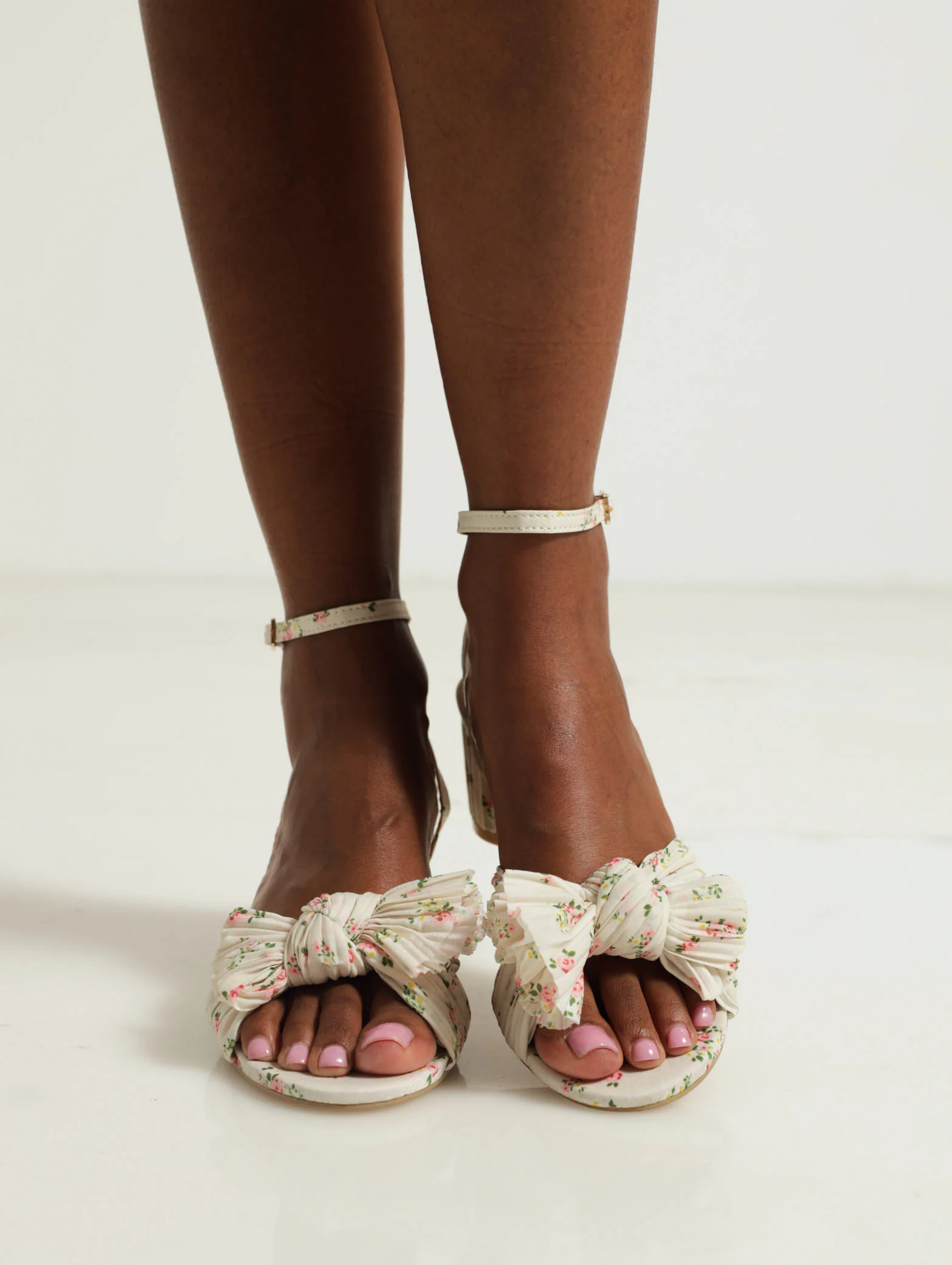 Hi Cylinder Shaped Floral Printed Bow Heel