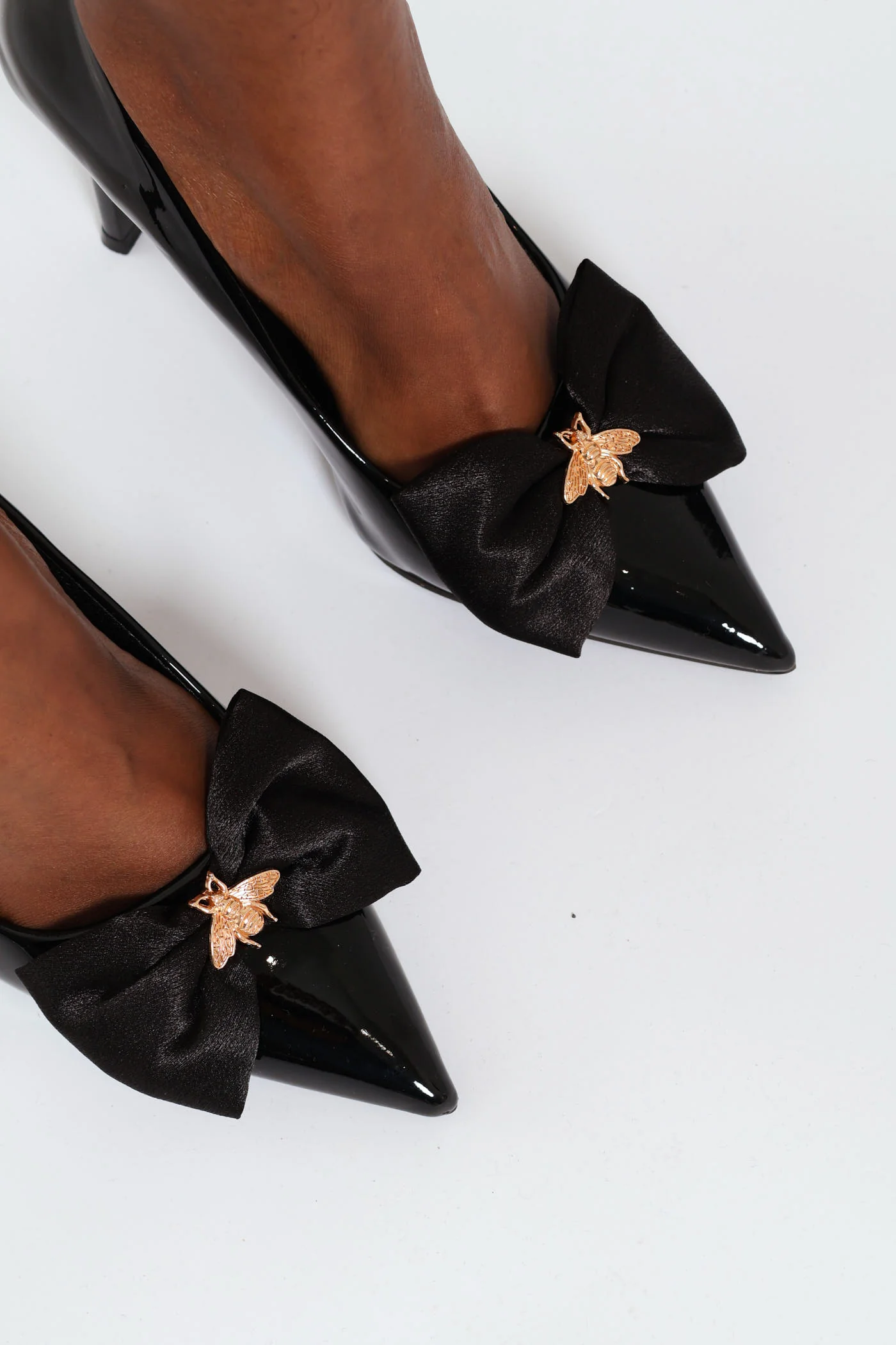 Hi Stiletto Full Court Heel With Bow And Bee Trim - Black - Image 2