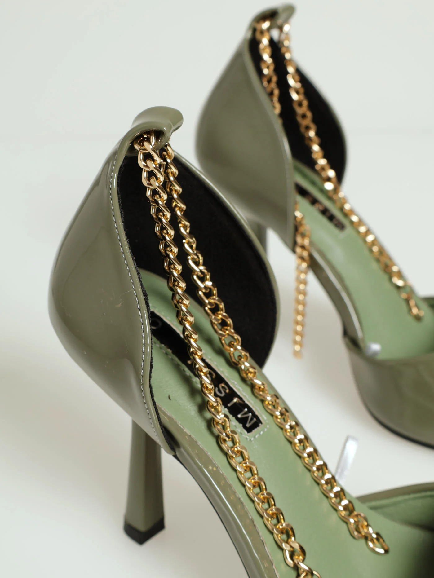 Stiletto Pointed Court Heel With Gold Chain Ankle - Fatigue - Image 3