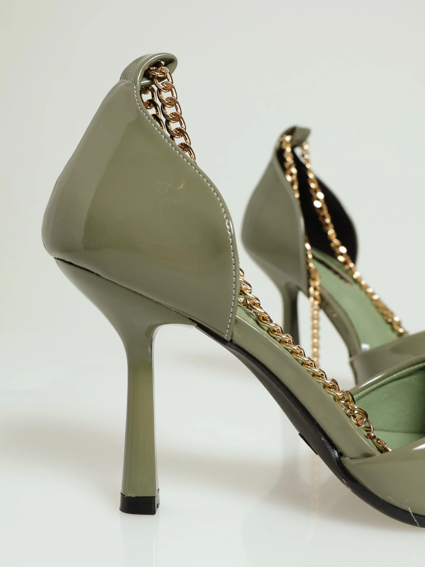 Stiletto Pointed Court Heel With Gold Chain Ankle - Fatigue - Image 6
