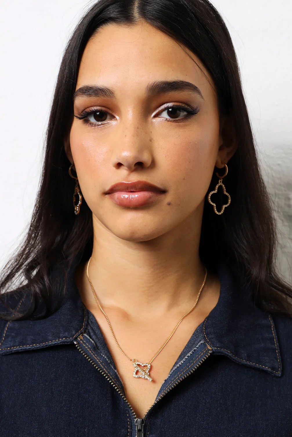Interlink Diamante Clasp T Bar Necklace - Gold